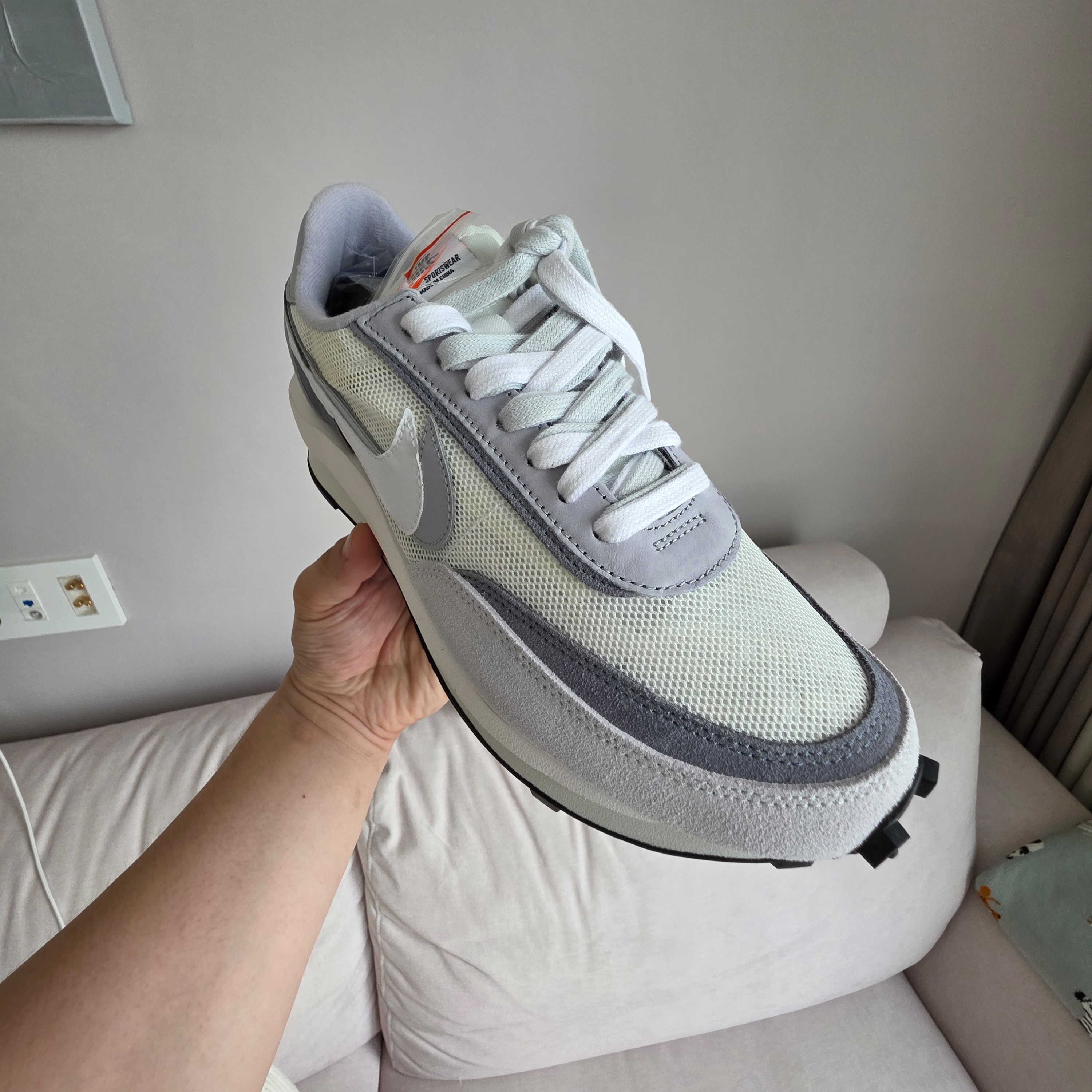 Nike x Sacai LDWaffle Summit White 착용 스타일 - 3