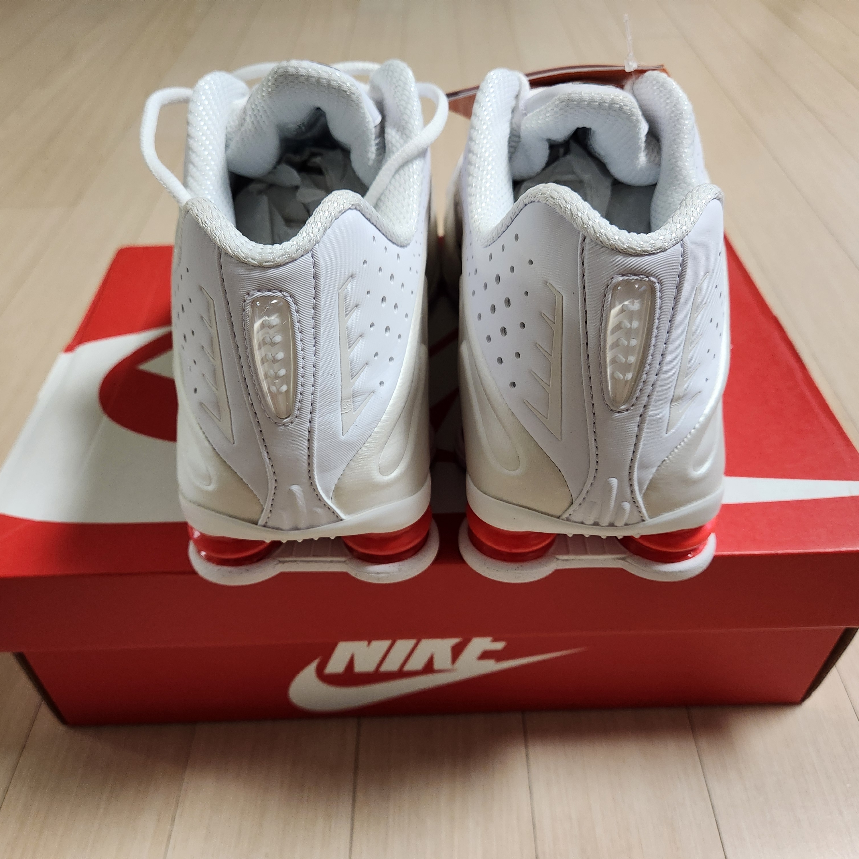 (W) Nike Shox R4 White Phantom 착용 스타일 - 5
