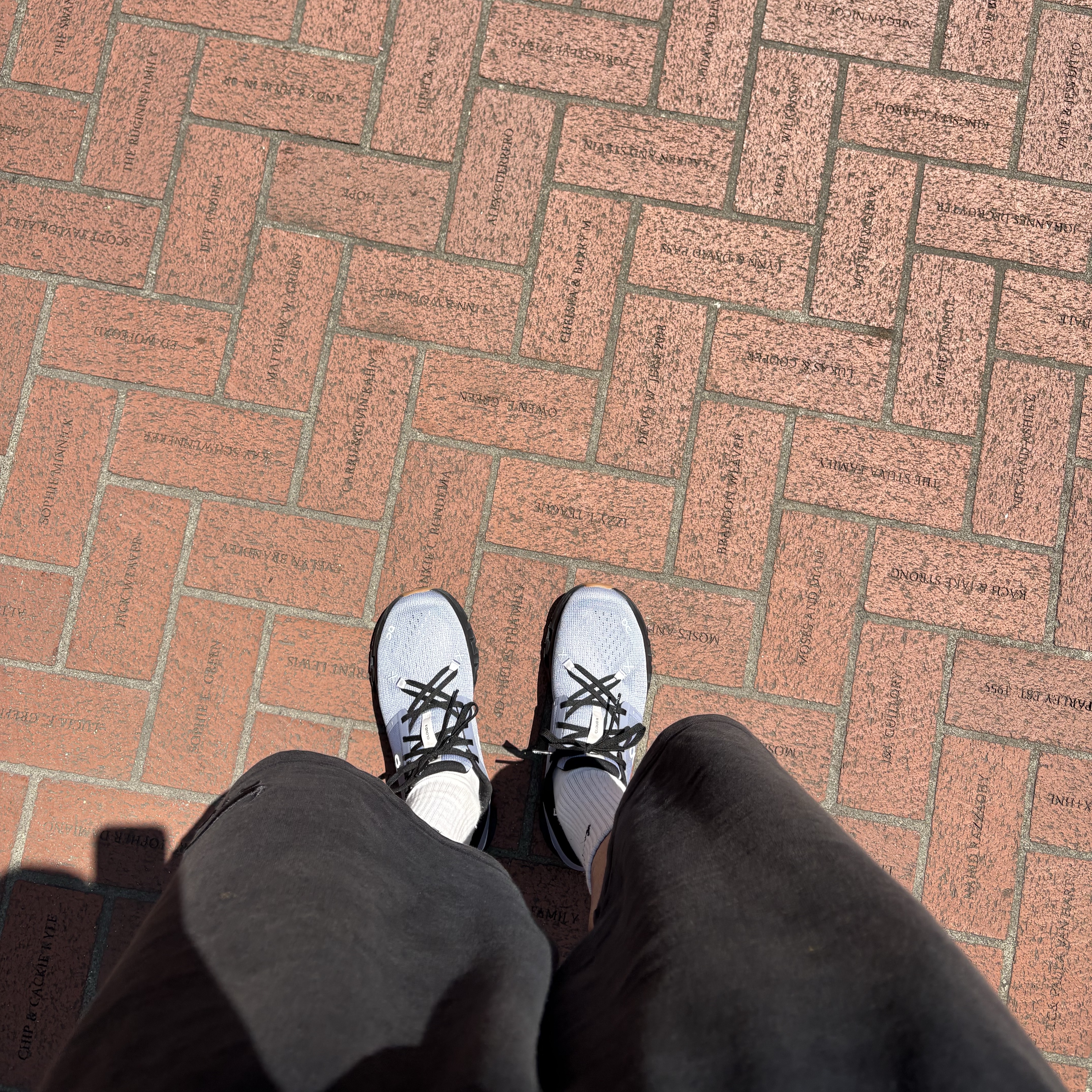 (W) On Running Cloud X 4 Feather Black 착용 스타일
