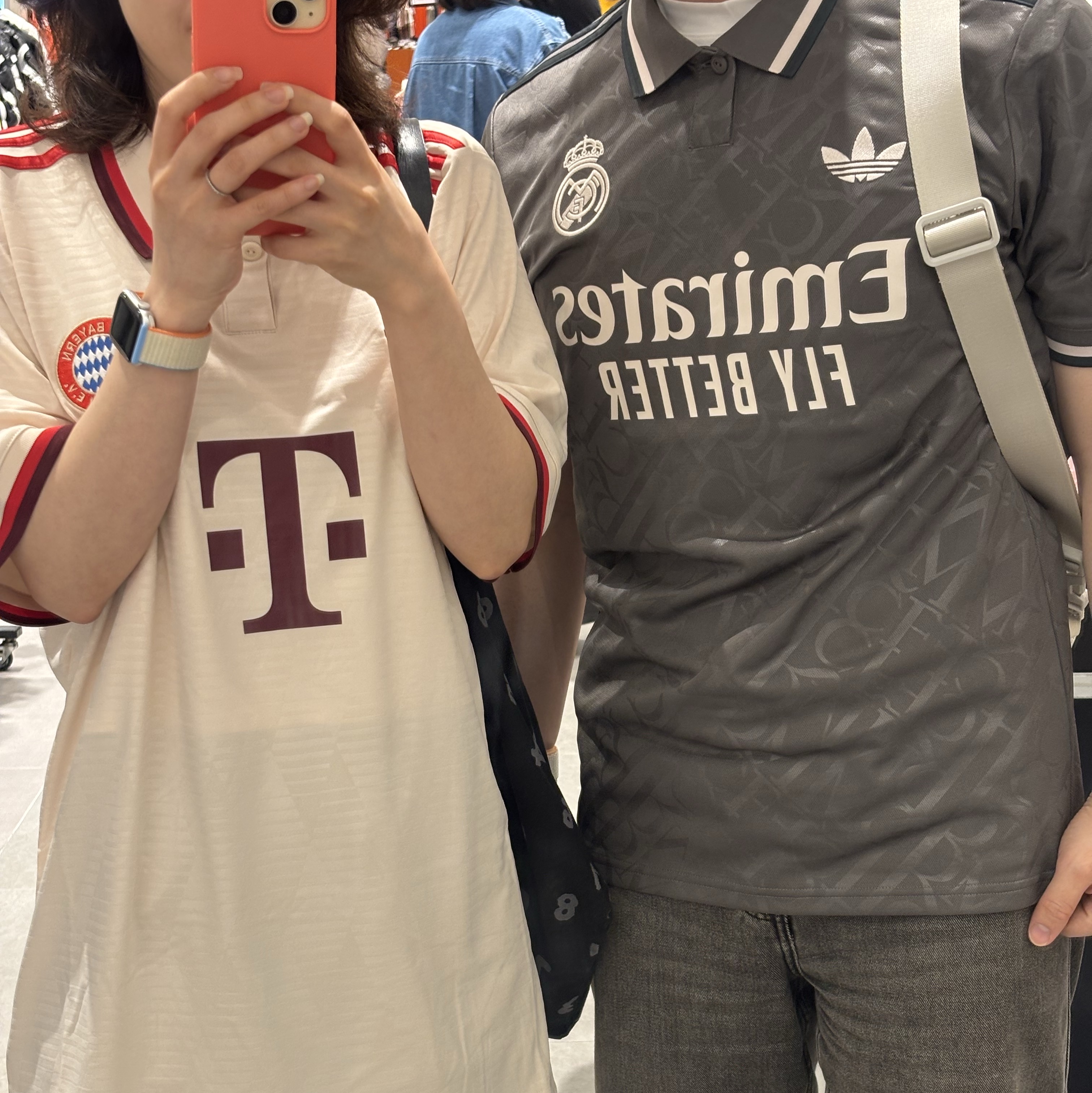 Adidas Bayern Munchen 2024/25 3rd Jersey Linen - KR Sizing (Non Marking Ver.), Adidas Real Madrid 2024/25 3rd Jersey Charcoal - KR Sizing (Non Marking Ver.) 착용 스타일
