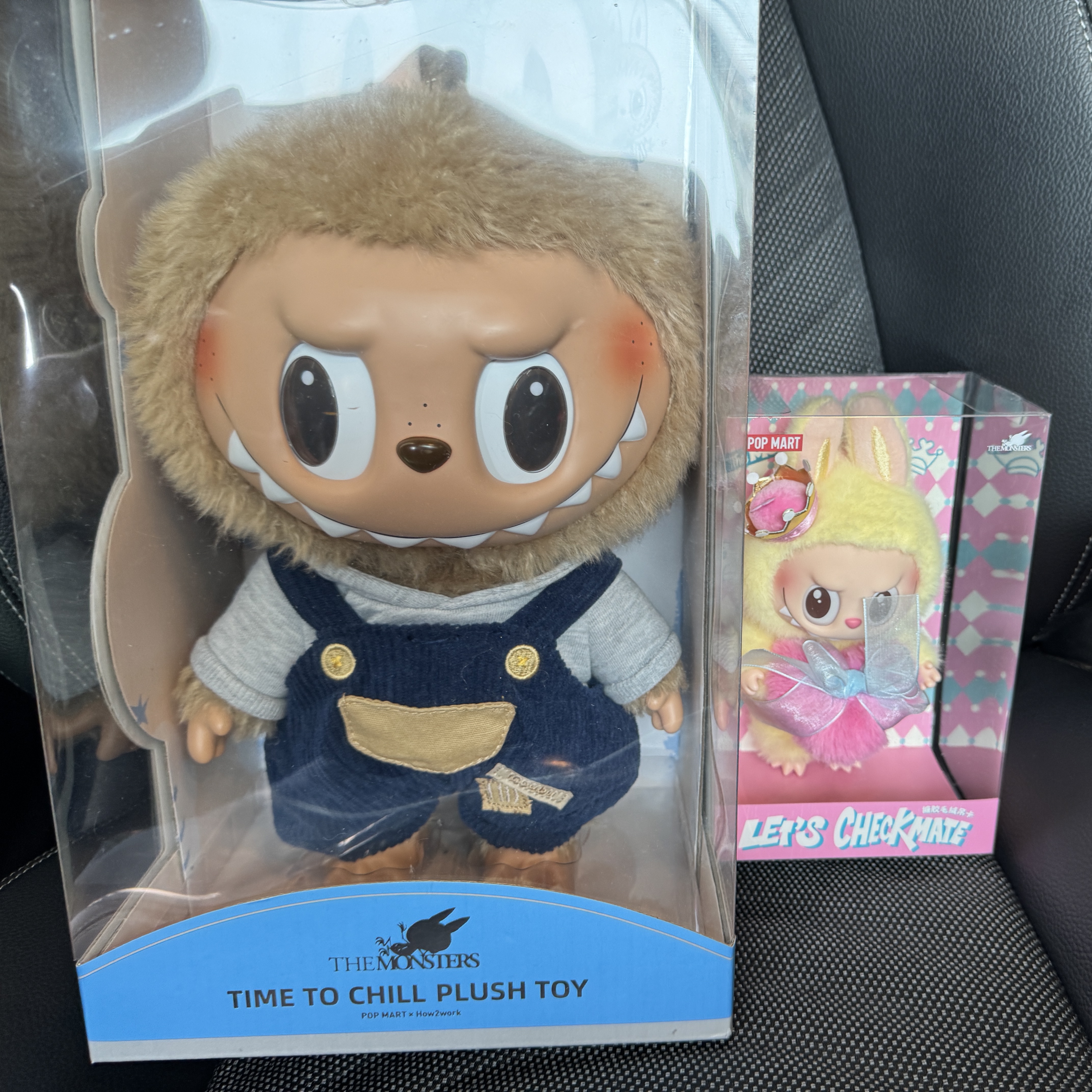 Pop Mart The Monsters Checkmate Series Plush Keyring 착용 스타일