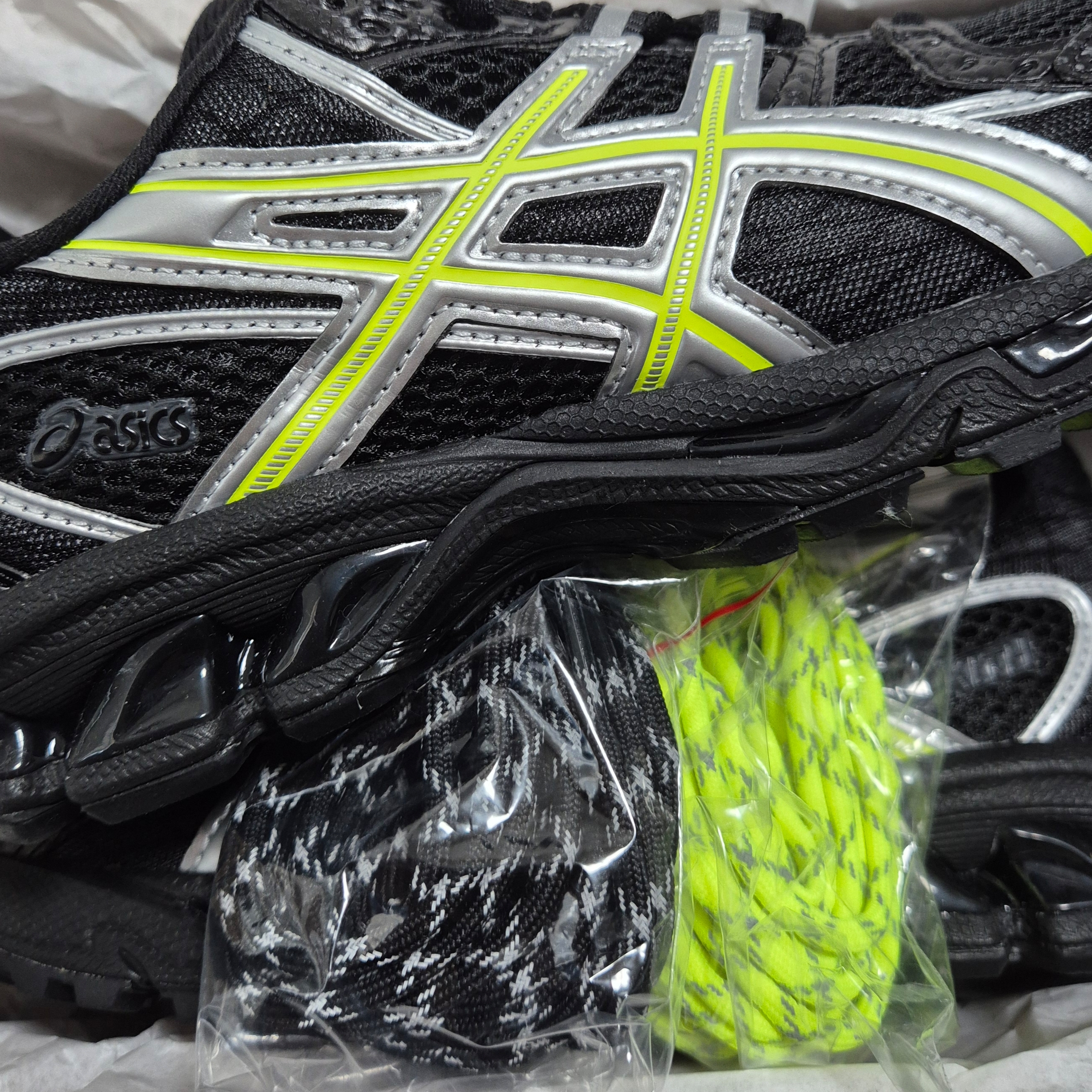Asics x Kith Gel-Nimbus 10.1 Black Pure Silver 착용 스타일 - 3
