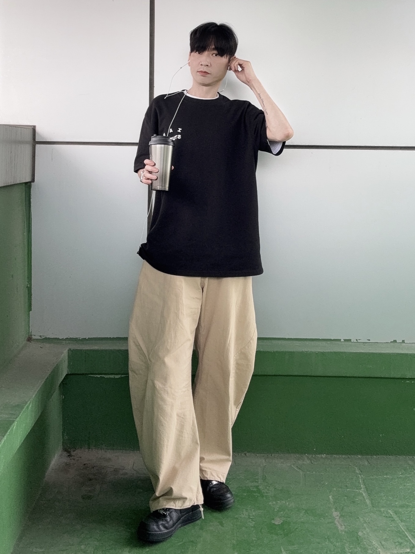 Jordan 1 x Zion Williamson Retro Low OG Flax and Oil Green, Supreme Person T-Shirt Natural - 22SS 착용 스타일 - 3