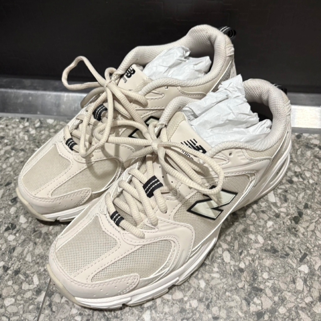 New Balance 530 White Calm Taupe 착용 스타일