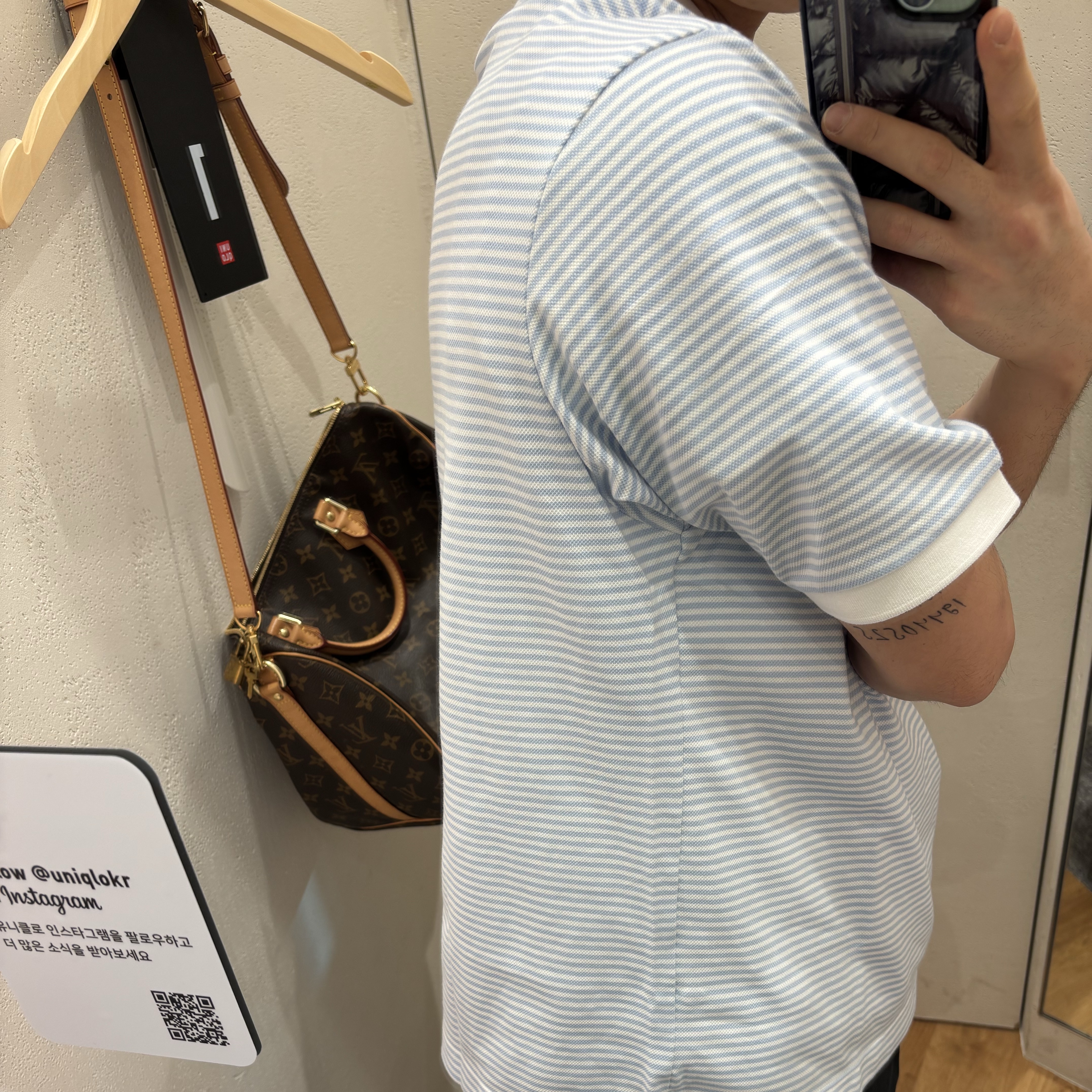 Uniqlo x JW Anderson Dry Pique Stripe Polo Shirt Narrow Blue - KR, Gucci Original GG Canvas Flat Cap Beige Dark Brown 착용 스타일 - 1