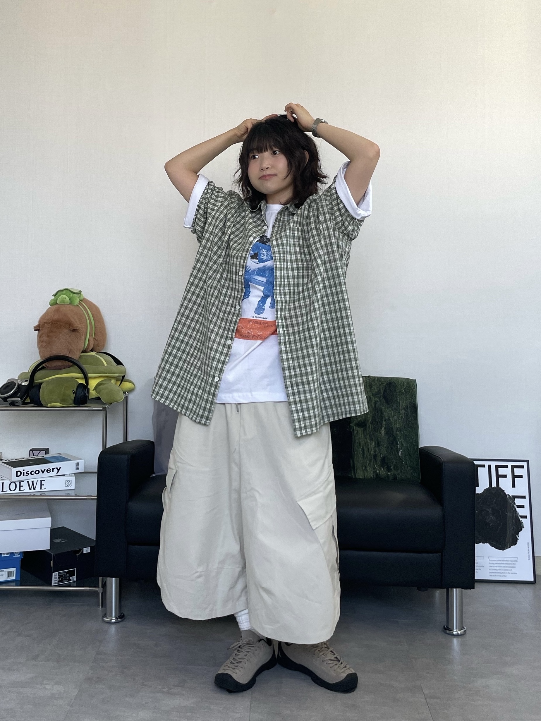 Keen Jasper Suede Sneakers Silver Mink, Hello Sunrise 90s Logo 6Panel Cap Beige & Navy 착용 스타일 - 1