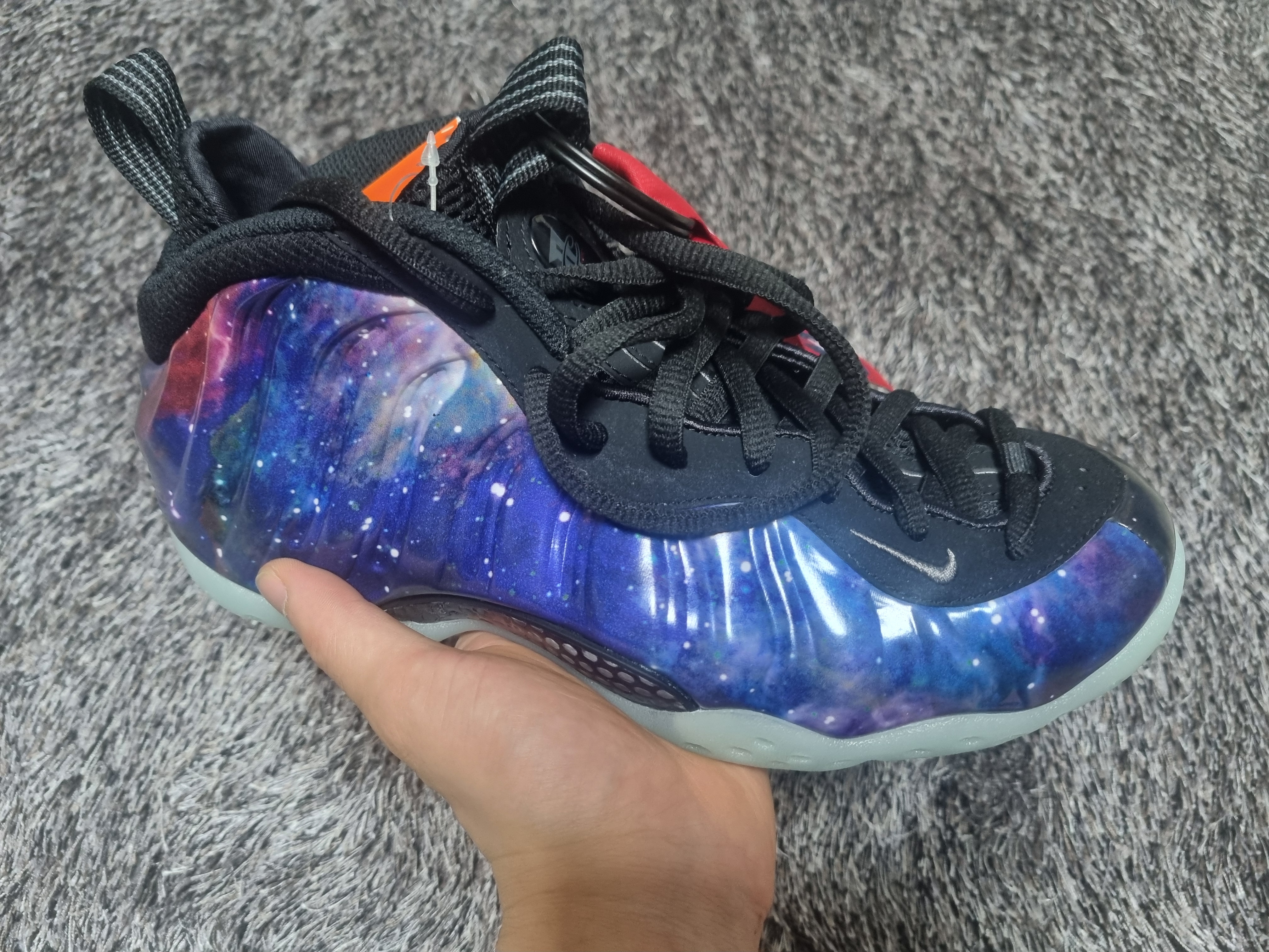 Nike Air Foamposite One Galaxy 착용 스타일