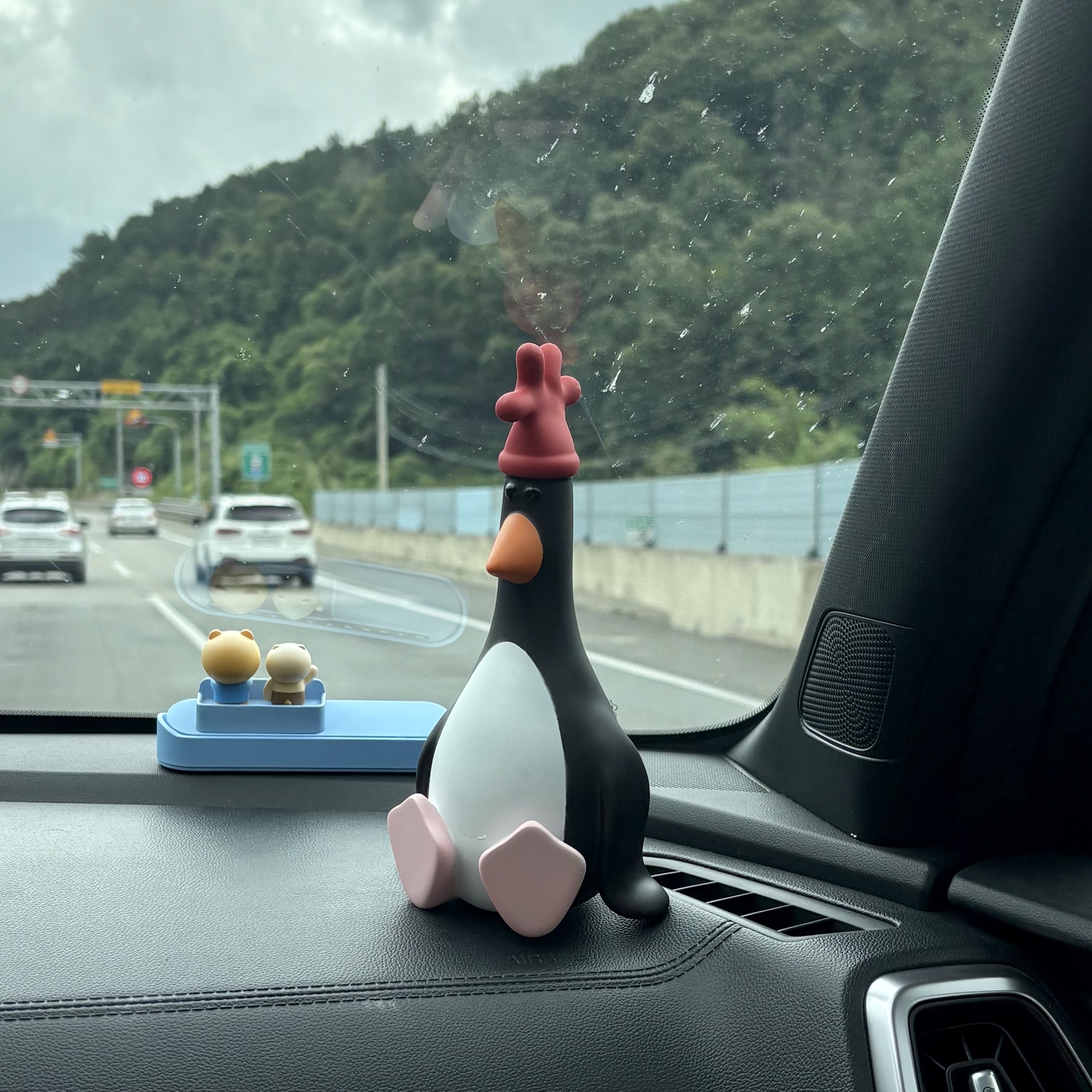 Dream C&C Feathers Mcgraw Keyring 10cm, Sansan Gear Cross Body Bag Black 착용 스타일 - 3