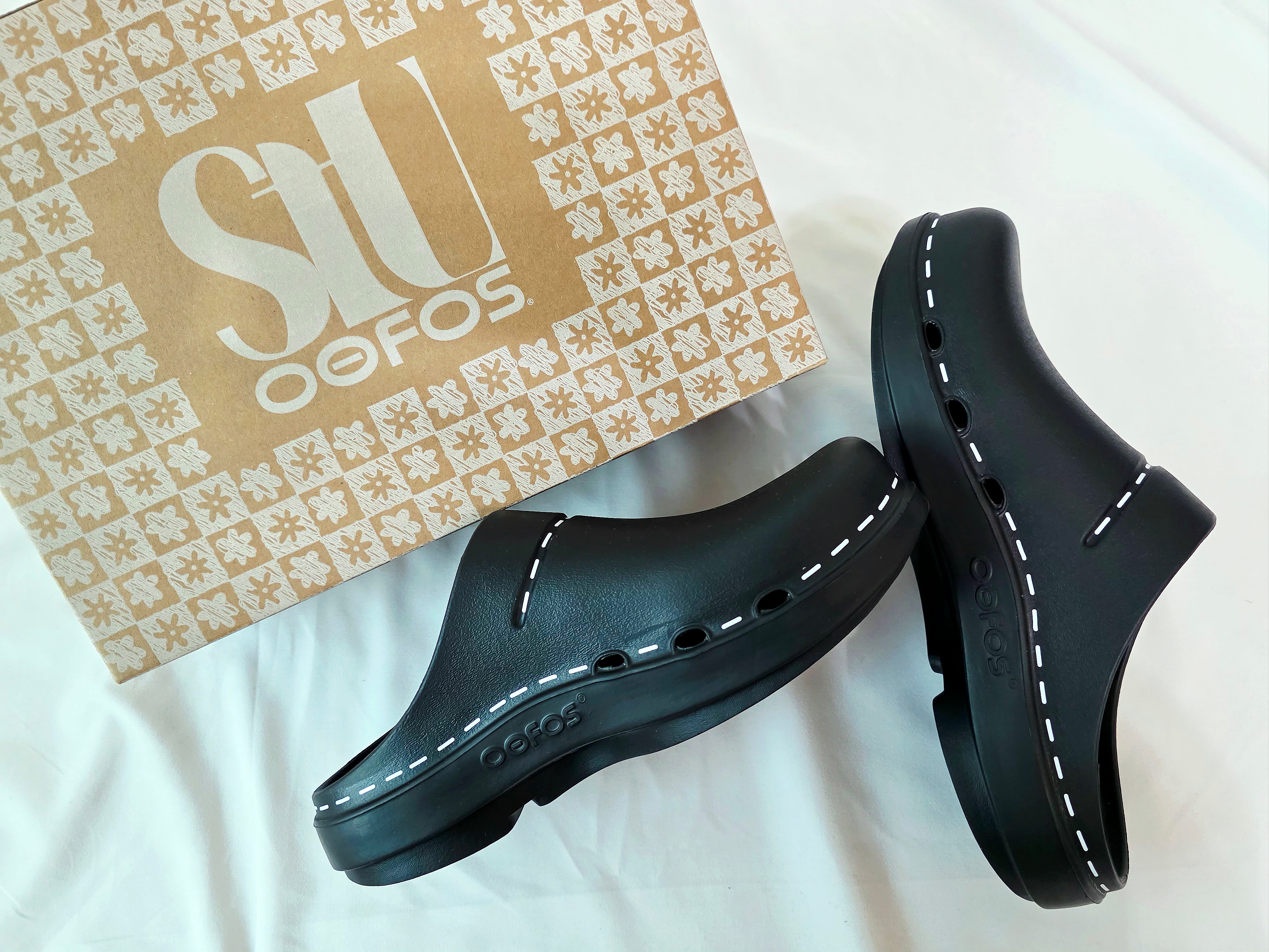 OOFOS X STU Oocloog Black 착용 스타일 - 3