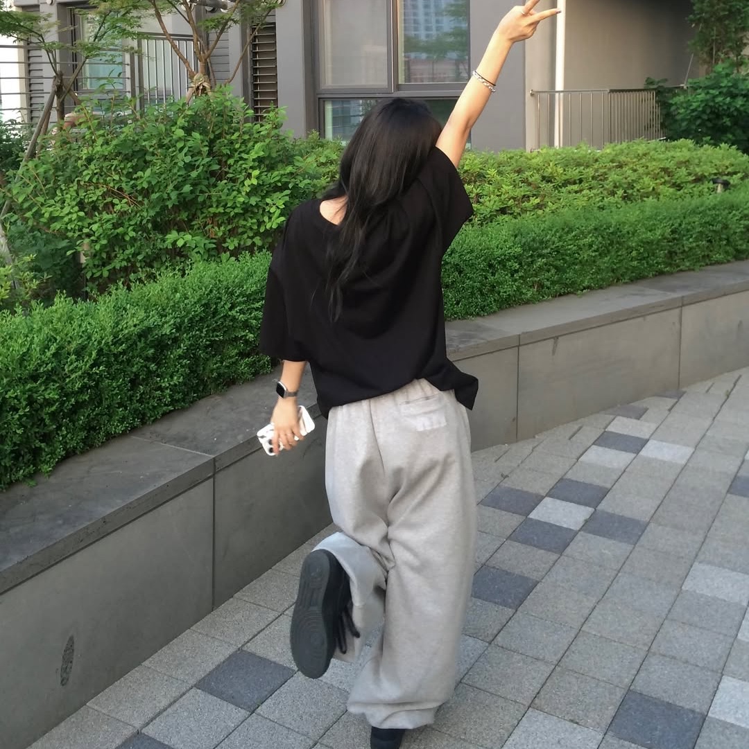 Not New Pattern Duffle Bag Horse, Not New Basic nn Jogger Sweat Pants Black 착용 스타일 - 3