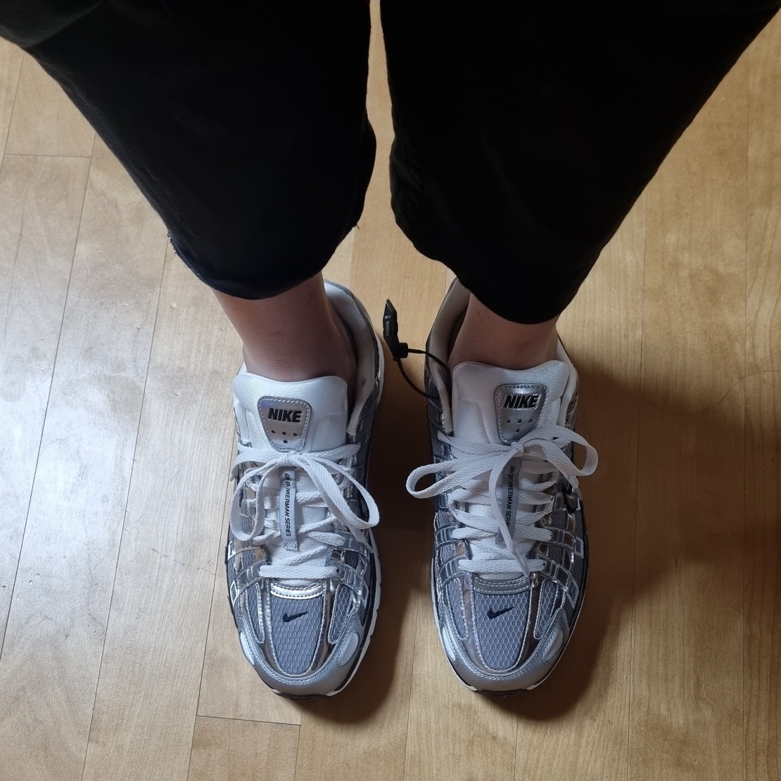 Nike P-6000 Metallic Silver 착용 스타일