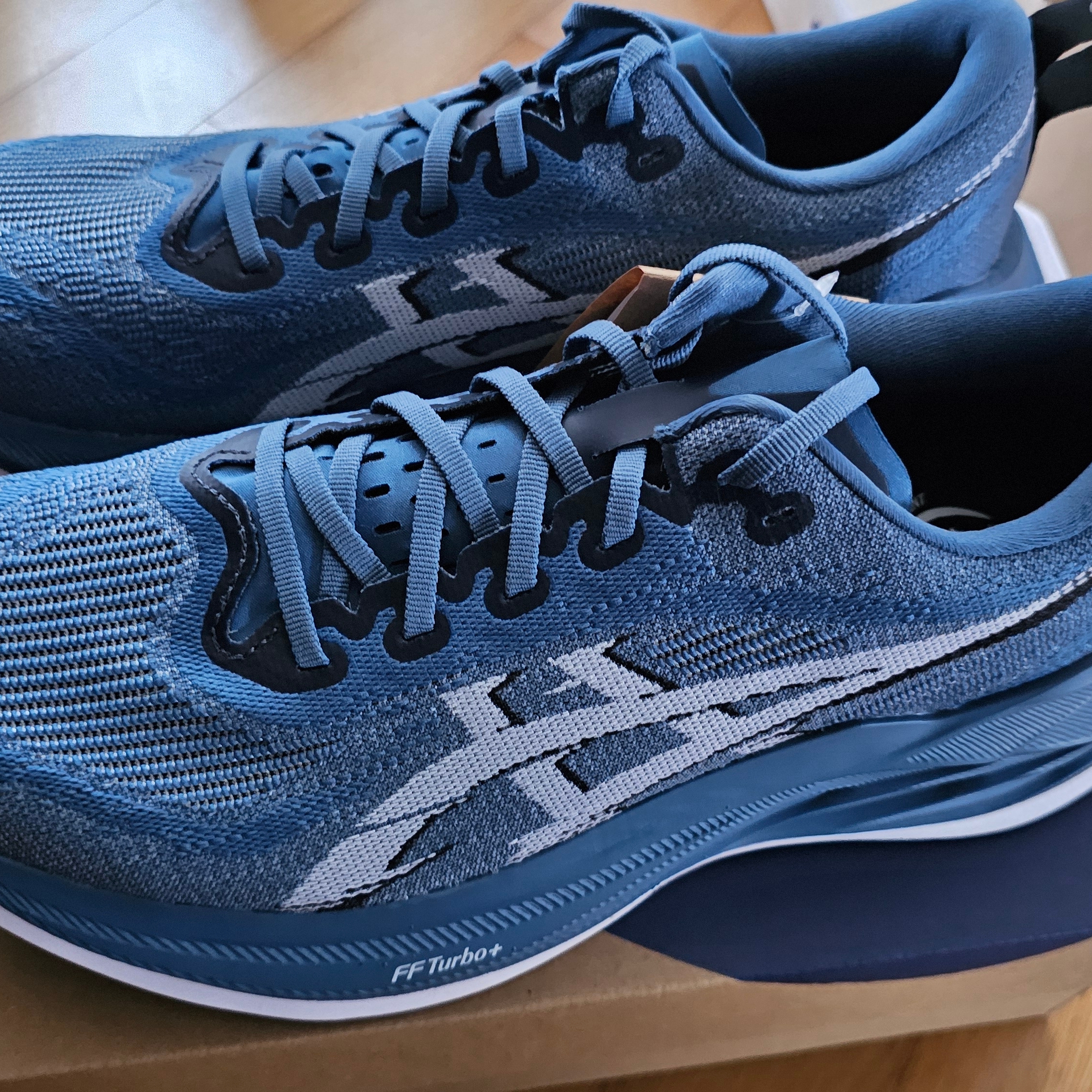 Asics Superblast 2 Winter Sea White 착용 스타일