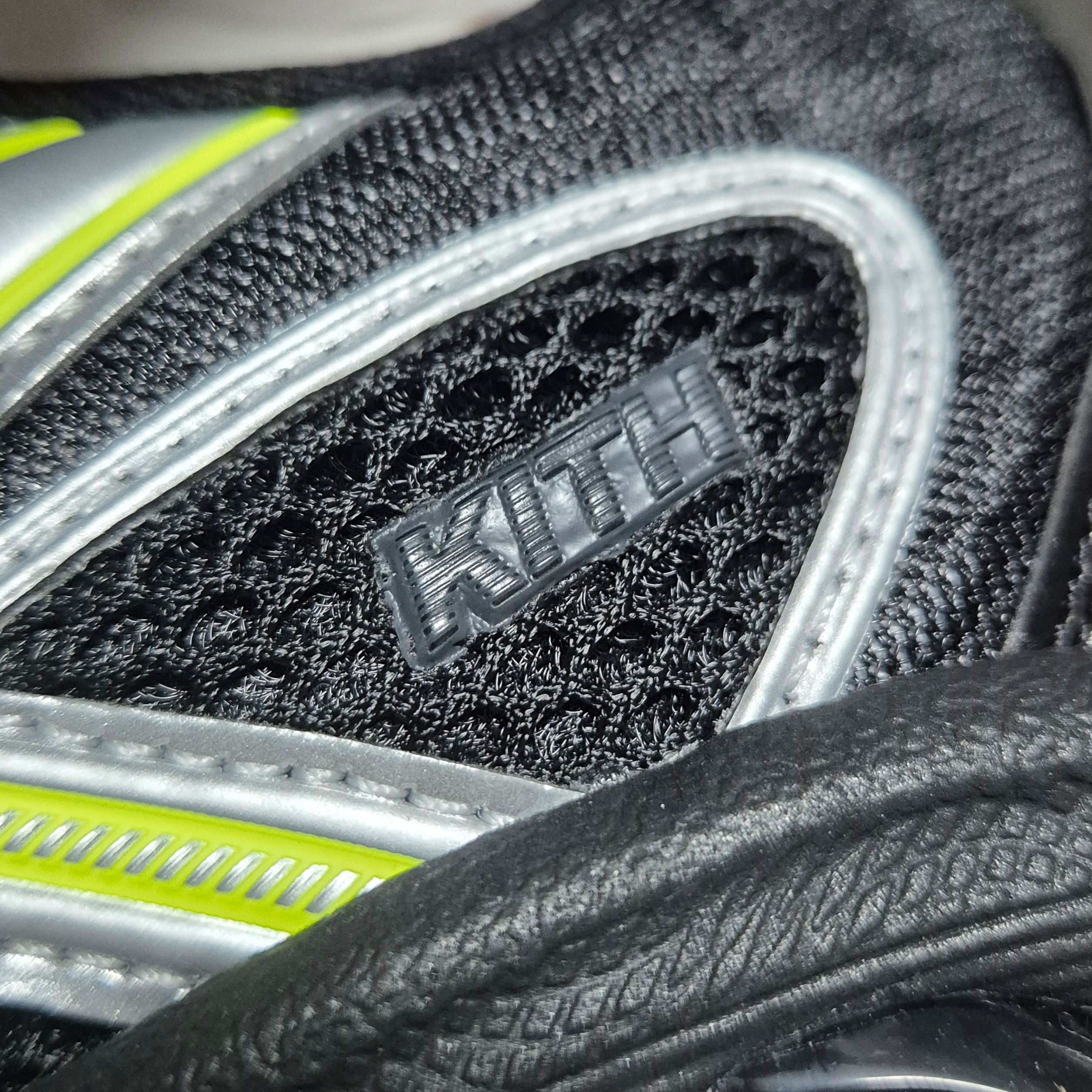 Asics x Kith Gel-Nimbus 10.1 Black Pure Silver 착용 스타일 - 4