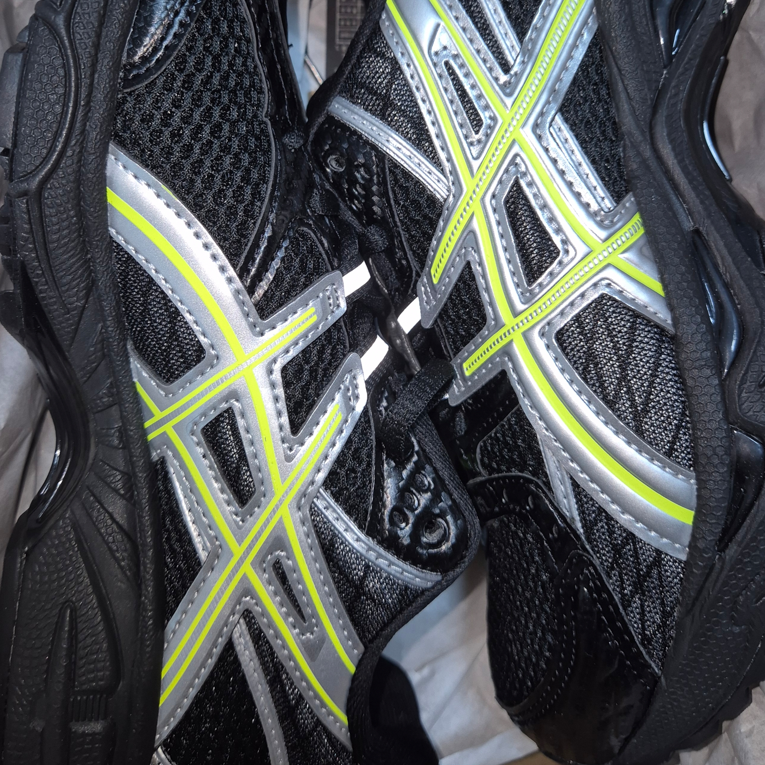 Asics x Kith Gel-Nimbus 10.1 Black Pure Silver 착용 스타일 - 2