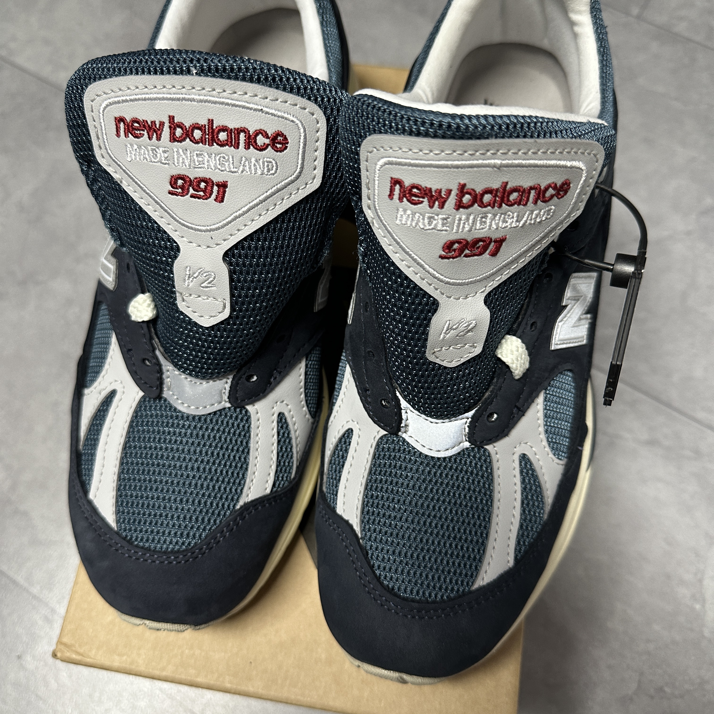 New Balance 991v2 Made in UK Total Eclipse Indian Teal 착용 스타일 - 1