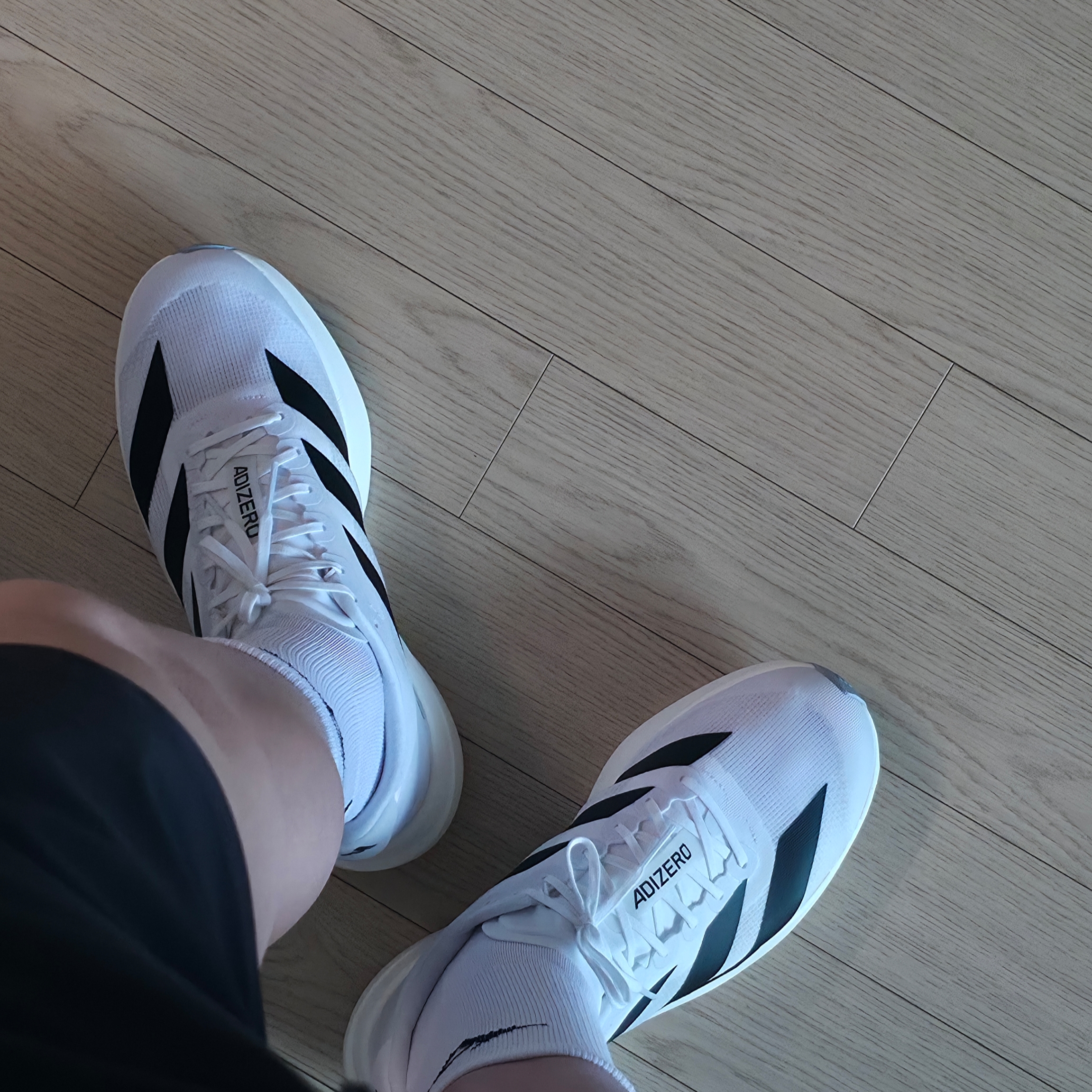 Adidas Adizero EVO SL Cloud White Core Black 착용 스타일 - 2