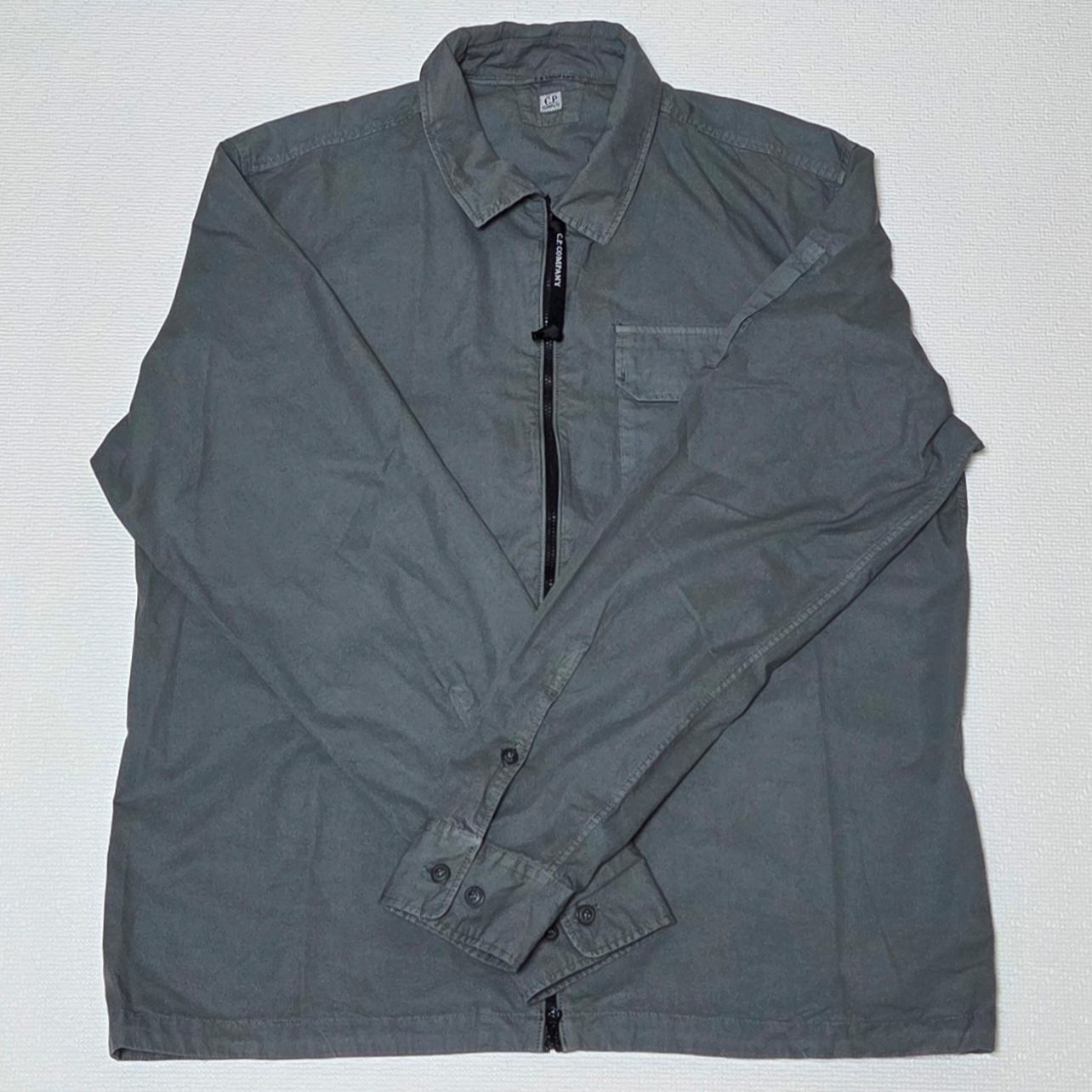 C.P. Company Gabardine Zipped Overshirt Charcoal - 25SS 착용 스타일 - 1
