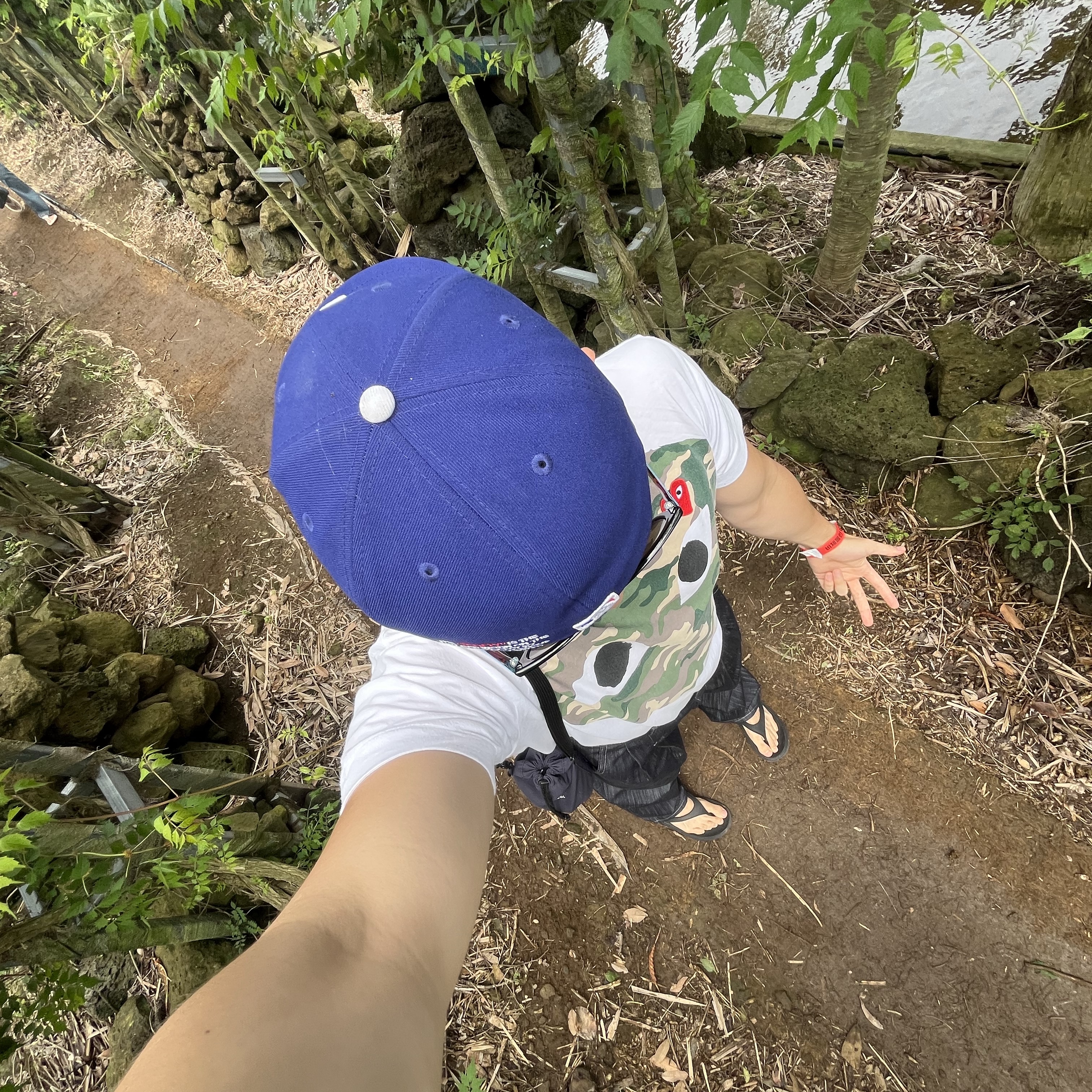 Play Comme des Garcons Camouflage Heart T-Shirt White 착용 스타일