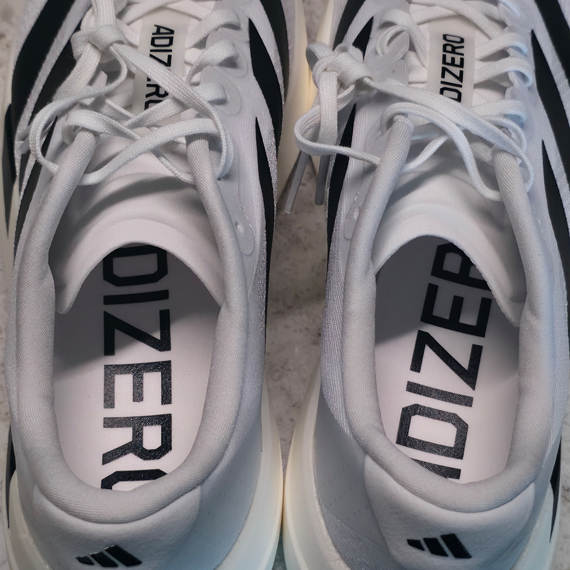 Adidas Adizero EVO SL Cloud White Core Black 착용 스타일 - 3