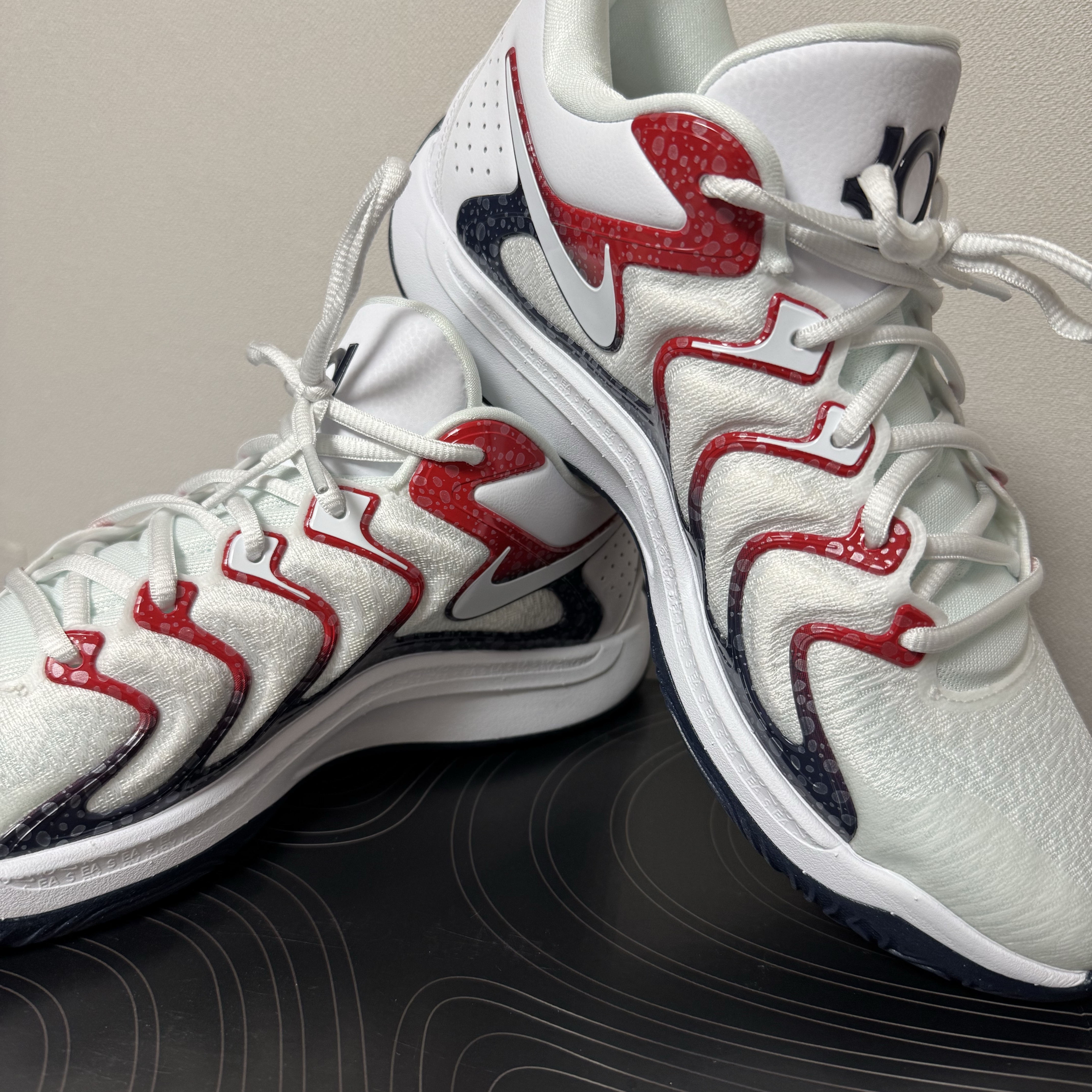 Nike KD 17 NPG White University Red 착용 스타일 - 2