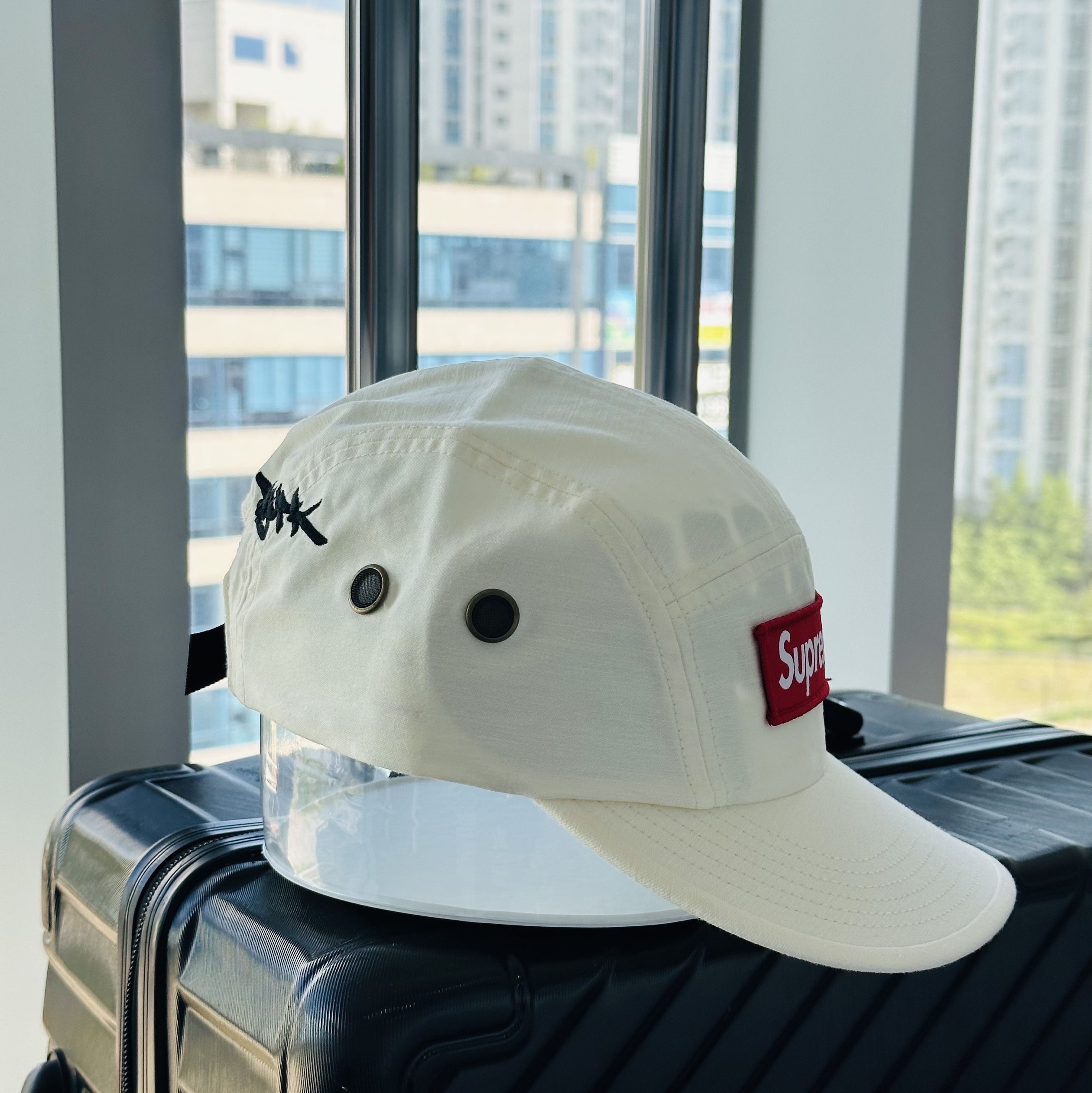 Supreme x Zoo York Camp Cap White - 25SS 착용 스타일 - 2