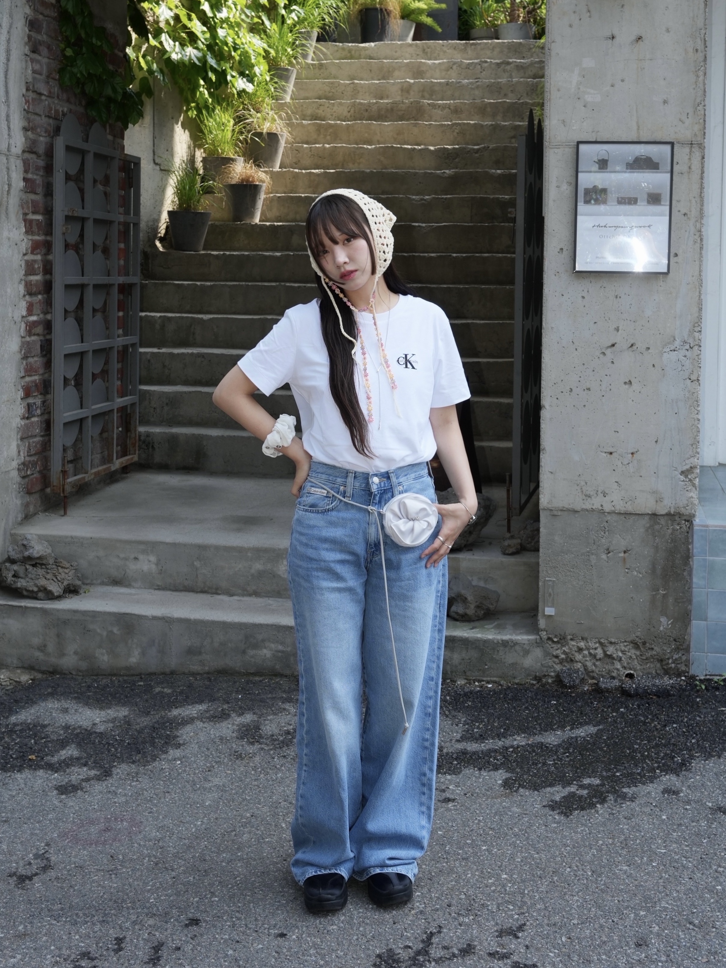 Nff Void Scrunchie White 착용 스타일 - 2