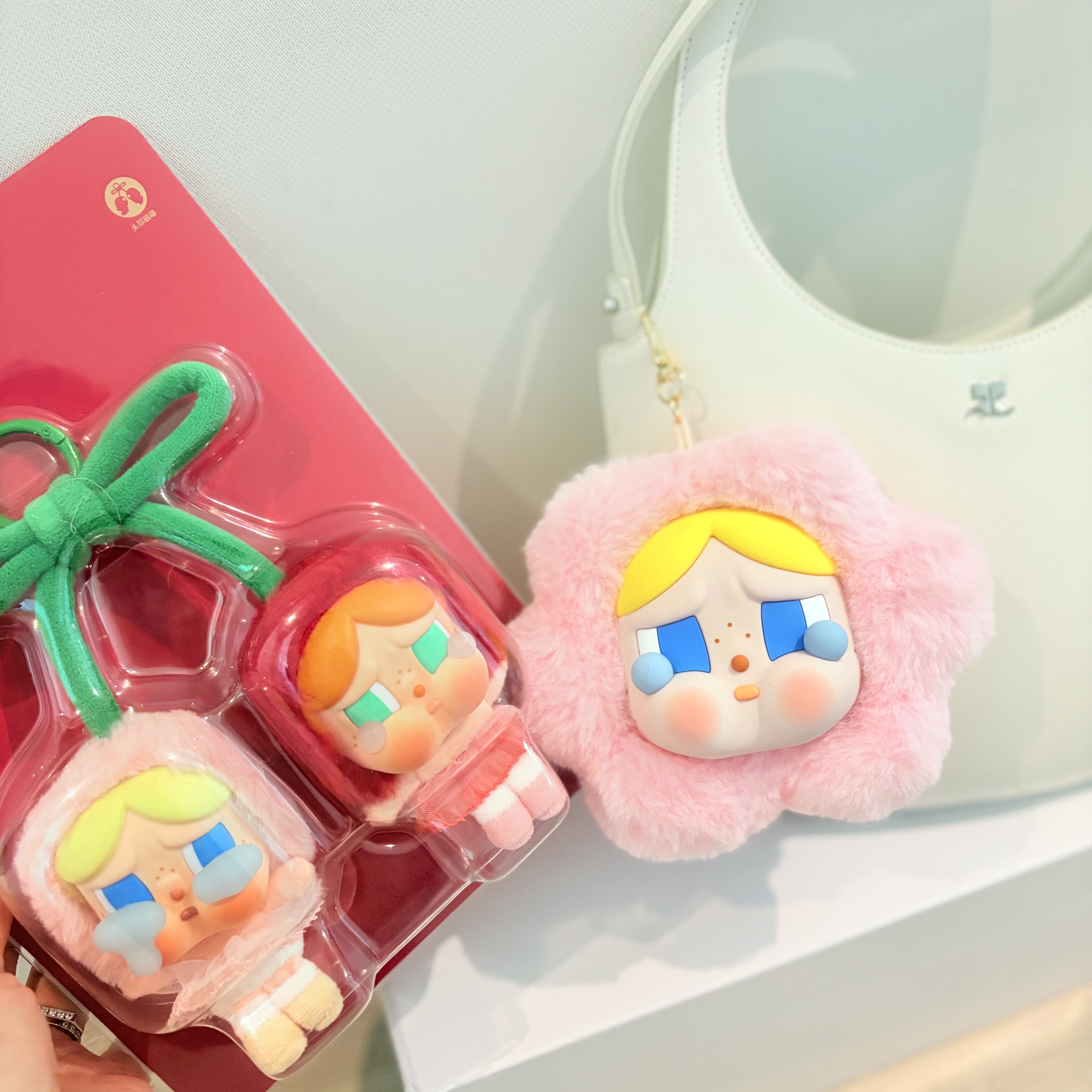 Pop Mart Crybaby Crying For Love Series Vinyl Plush 착용 스타일 - 1