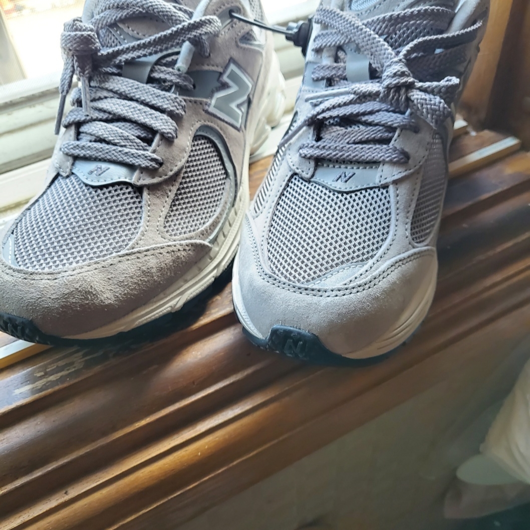 New Balance 2002R Grey 착용 스타일 - 4