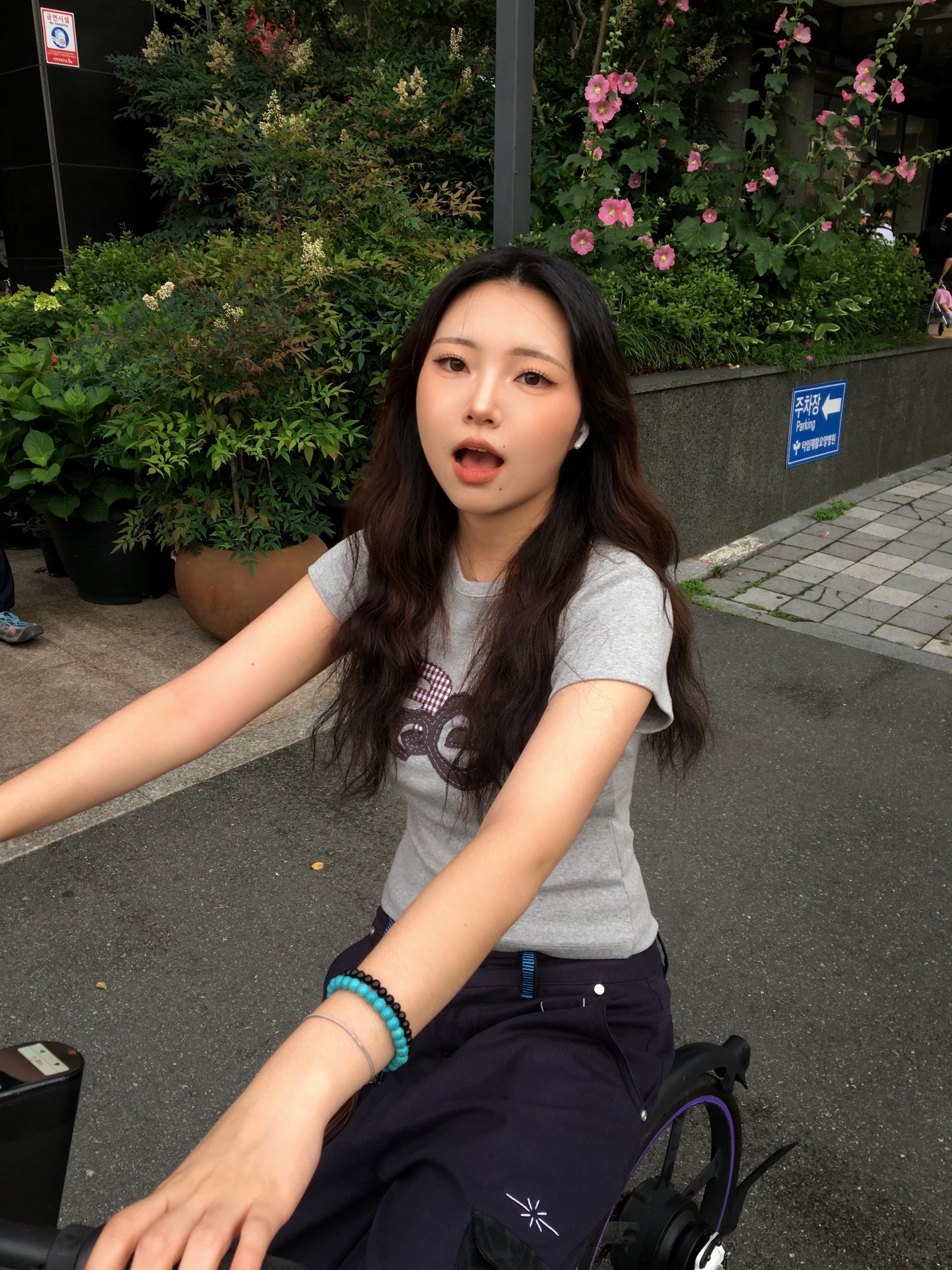 AEAE Applique Logo Tee Melange Grey, Dr. Martens 1461 Crazy Horse Dark Brown 착용 스타일 - 1