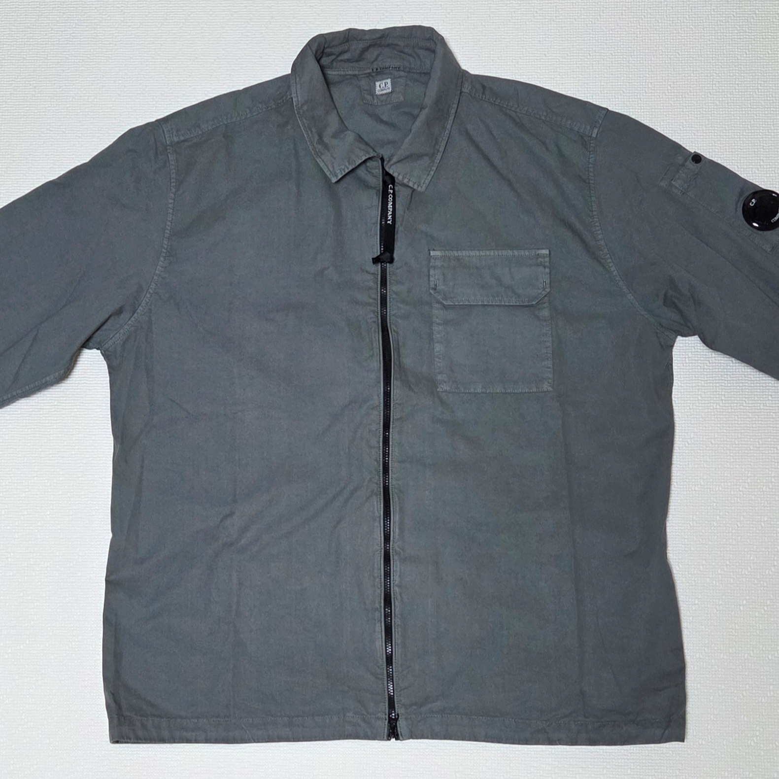 C.P. Company Gabardine Zipped Overshirt Charcoal - 25SS 착용 스타일 - 2