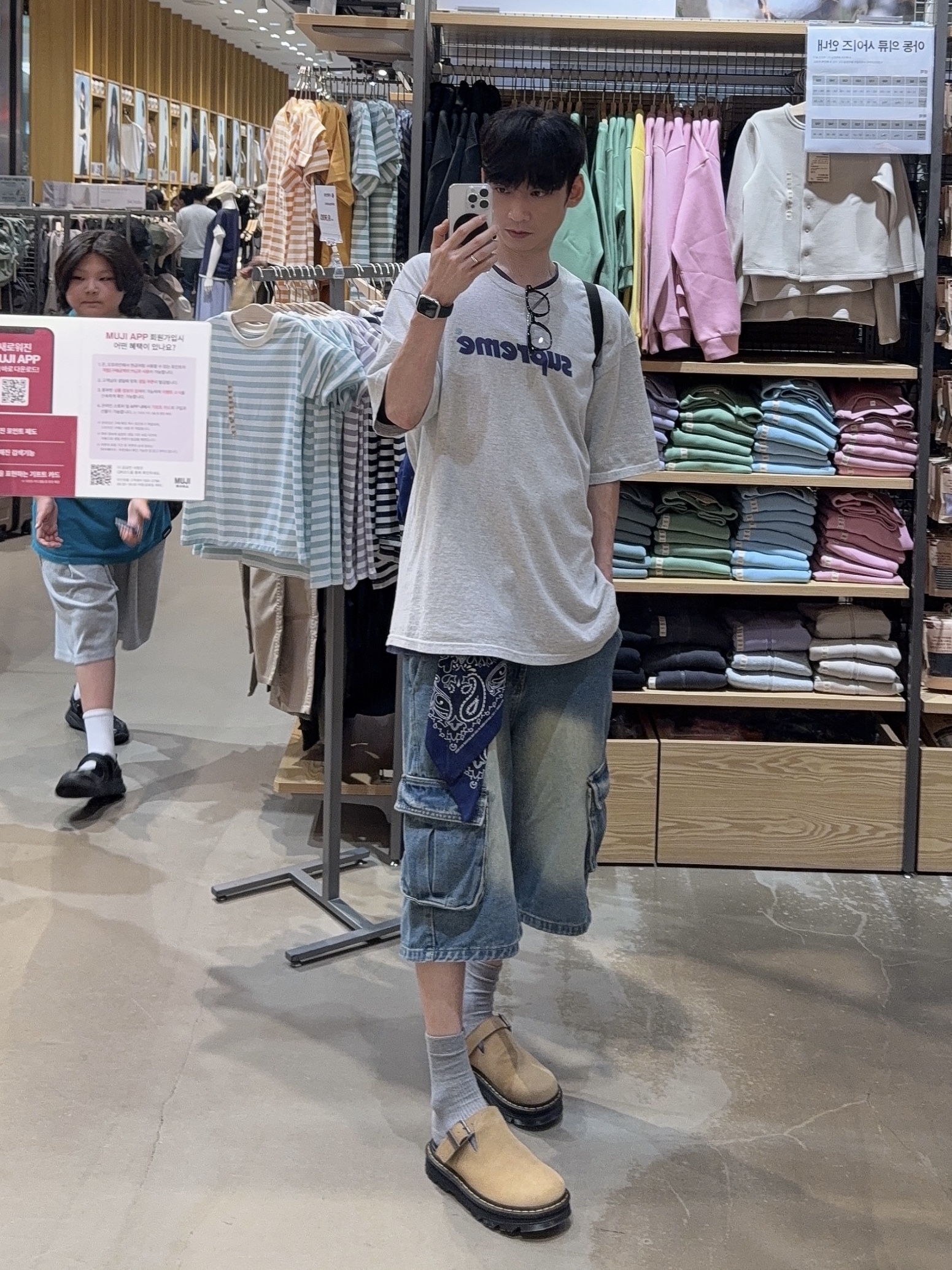 Dr. Martens Zebzag Suede Slingback Platform Mule Savannah Tan, Supreme Hav-A-Hank Bandanas Multicolor (Set of 3) - 24SS 착용 스타일 - 9