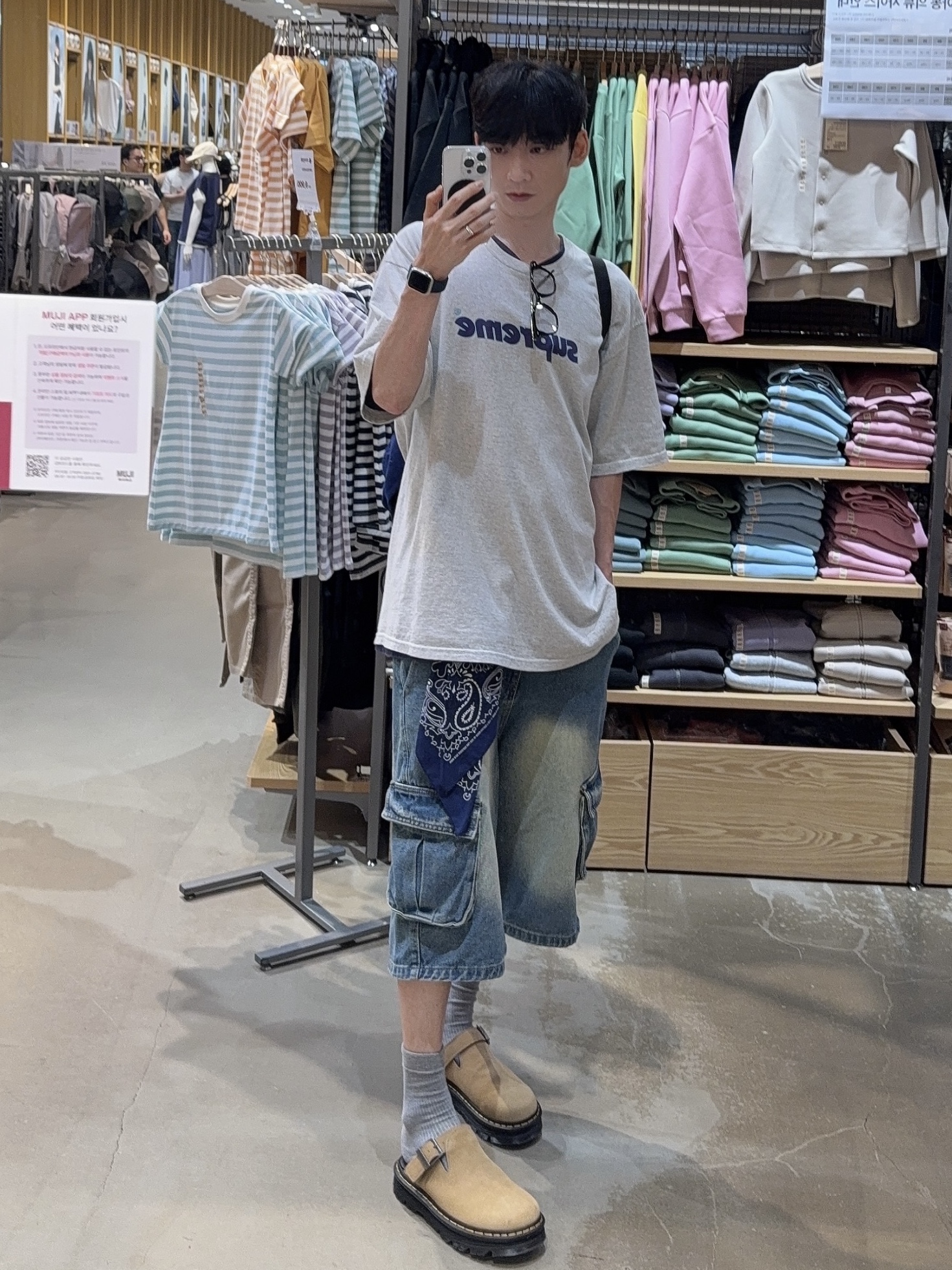 Dr. Martens Zebzag Suede Slingback Platform Mule Savannah Tan, Supreme Hav-A-Hank Bandanas Multicolor (Set of 3) - 24SS 착용 스타일 - 6