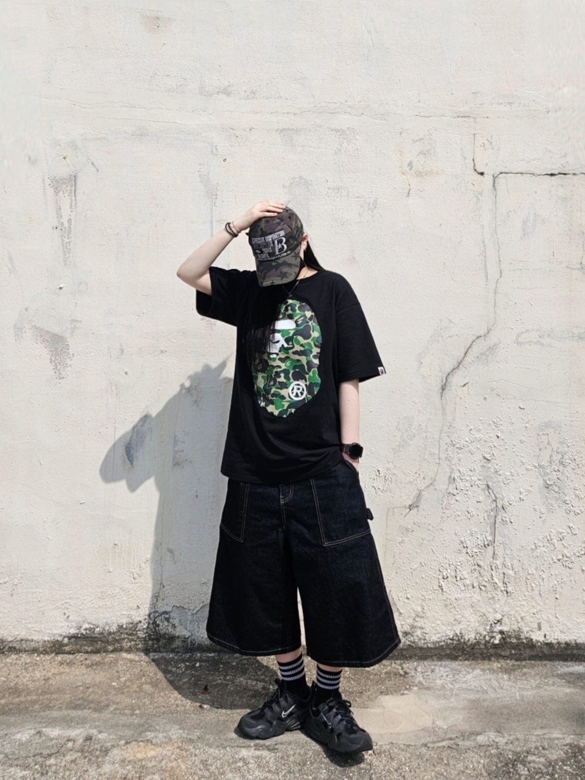 BAPE ABC Camo Big Ape Head T-Shirt Black Green, (W) Nike Tech Hera Anthracite Light Smoke Grey 착용 스타일 - 3