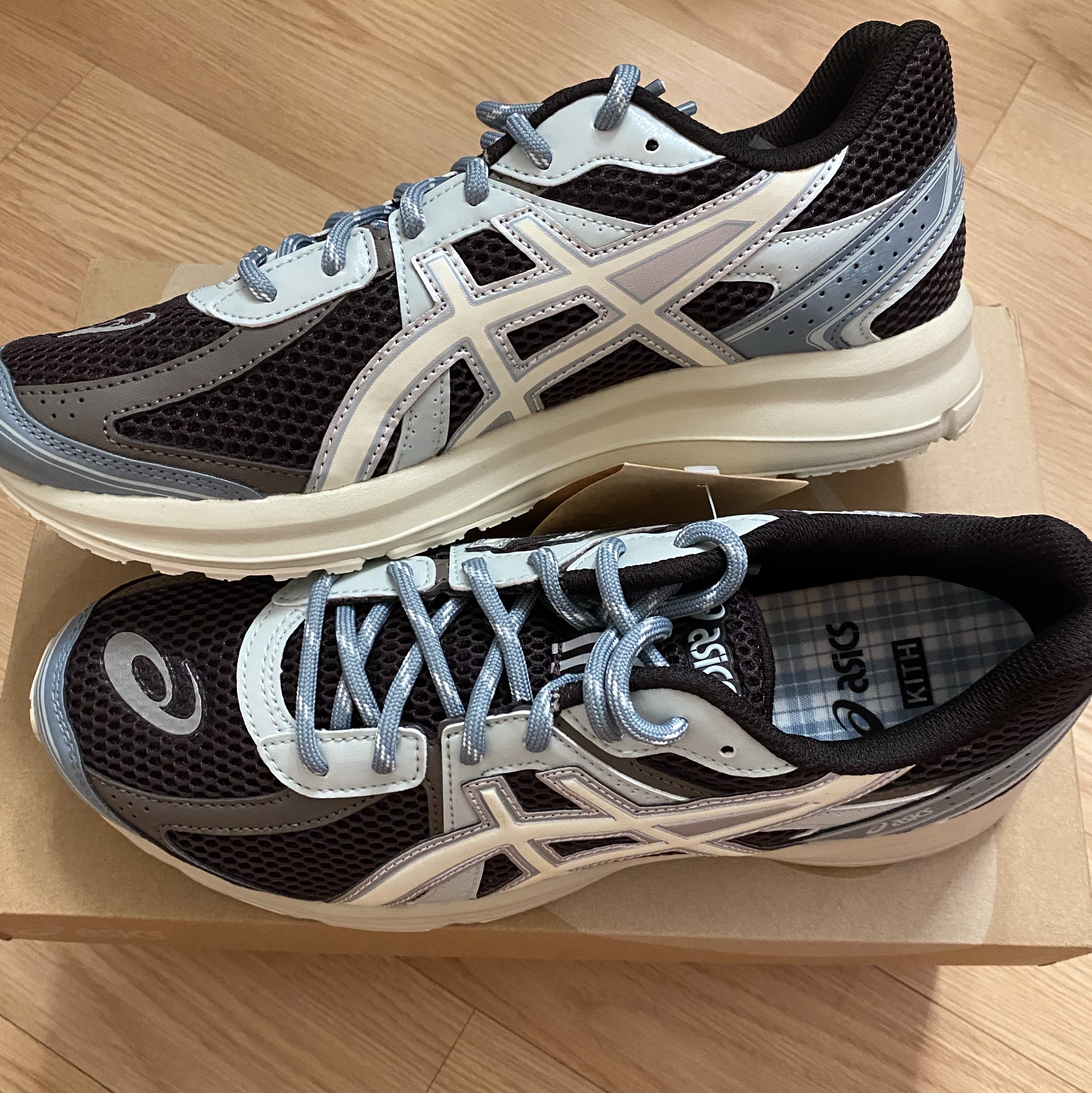 Asics x Kith Jog 100 S Espresso Vanilla Ice 착용 스타일