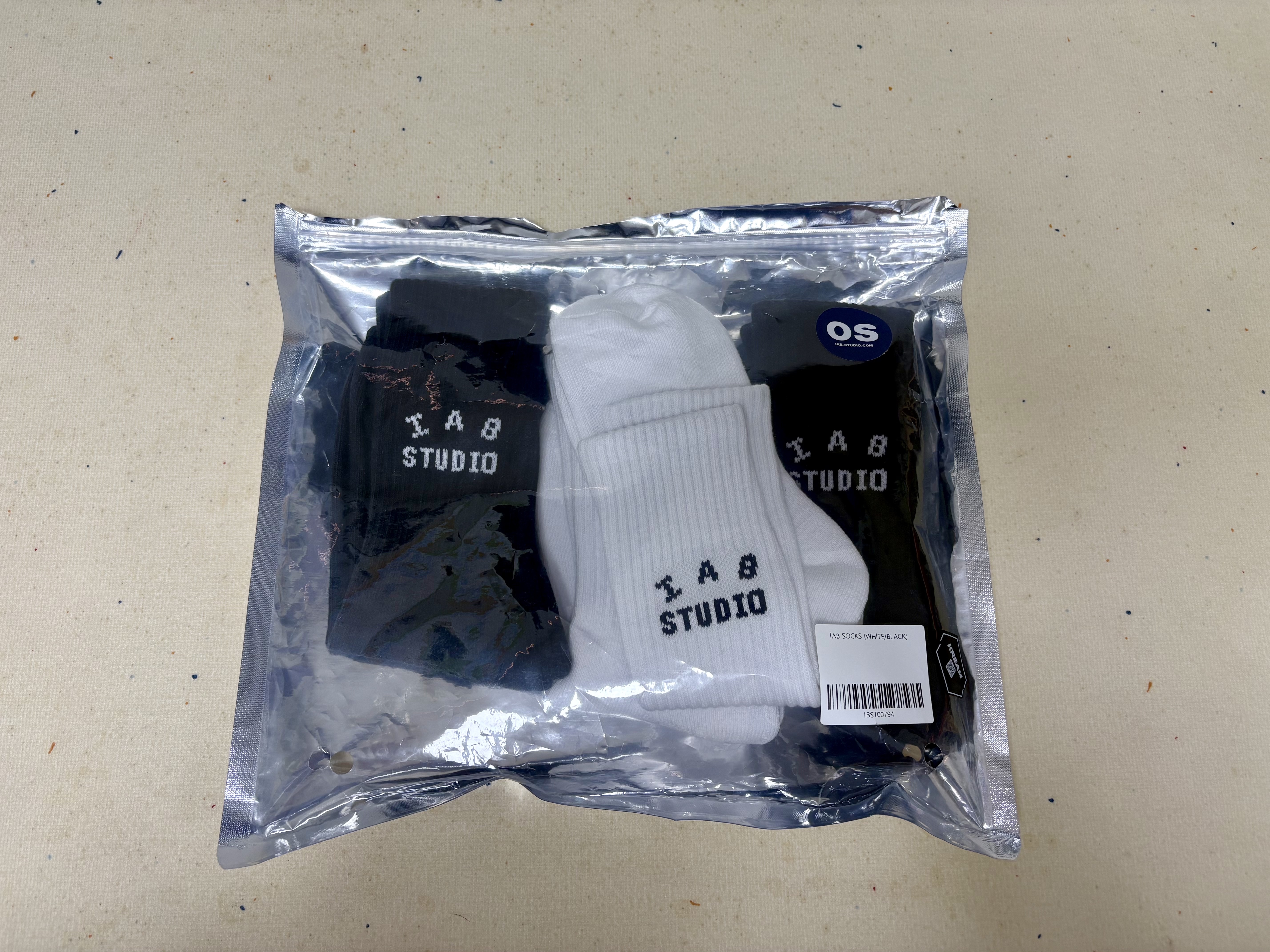 Nike ACG Dri-Fit Club Trail Cap College Grey, IAB Studio Socks White Black (5 Pack) 착용 스타일 - 3