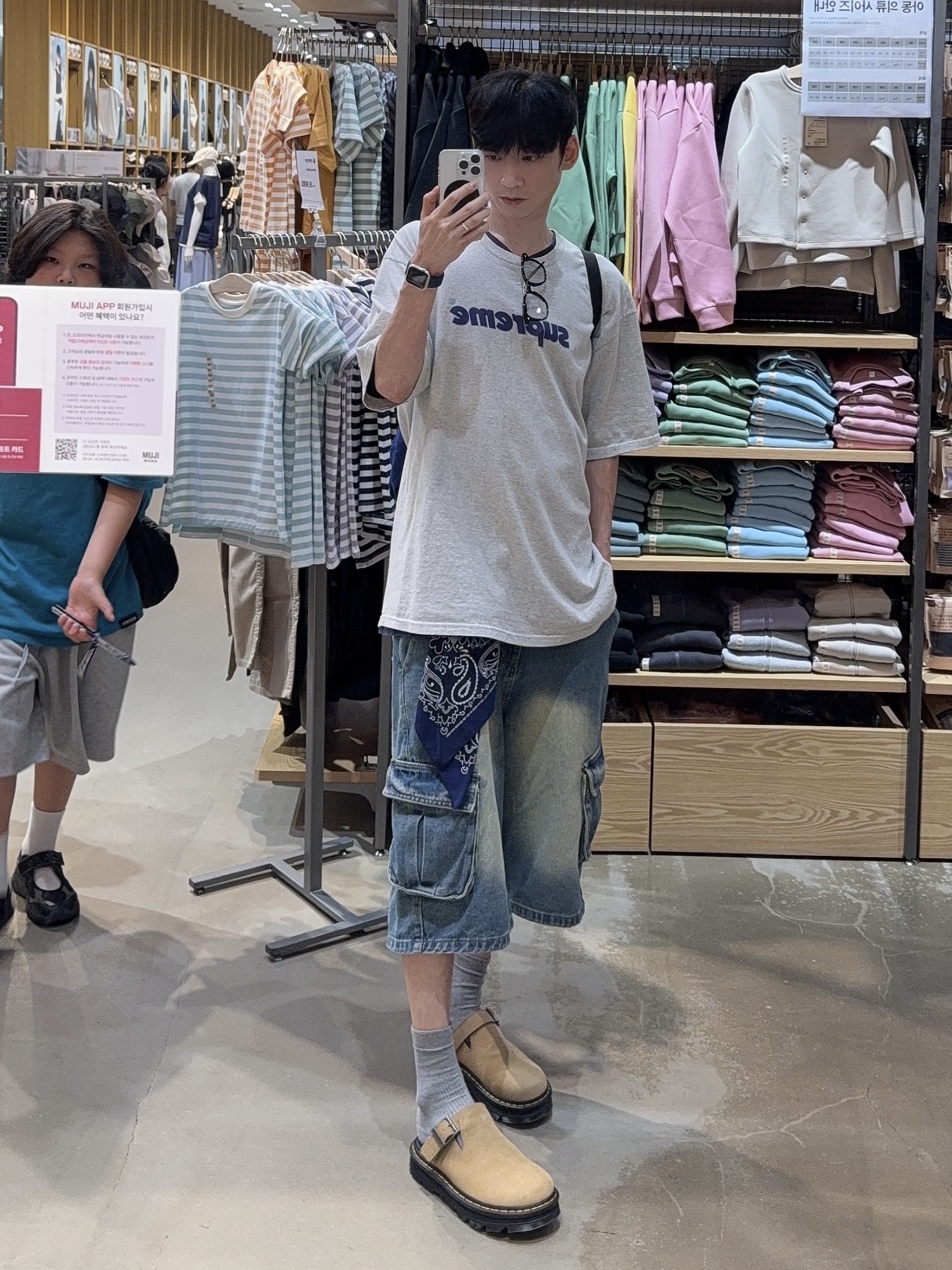Dr. Martens Zebzag Suede Slingback Platform Mule Savannah Tan, Supreme Hav-A-Hank Bandanas Multicolor (Set of 3) - 24SS 착용 스타일 - 8