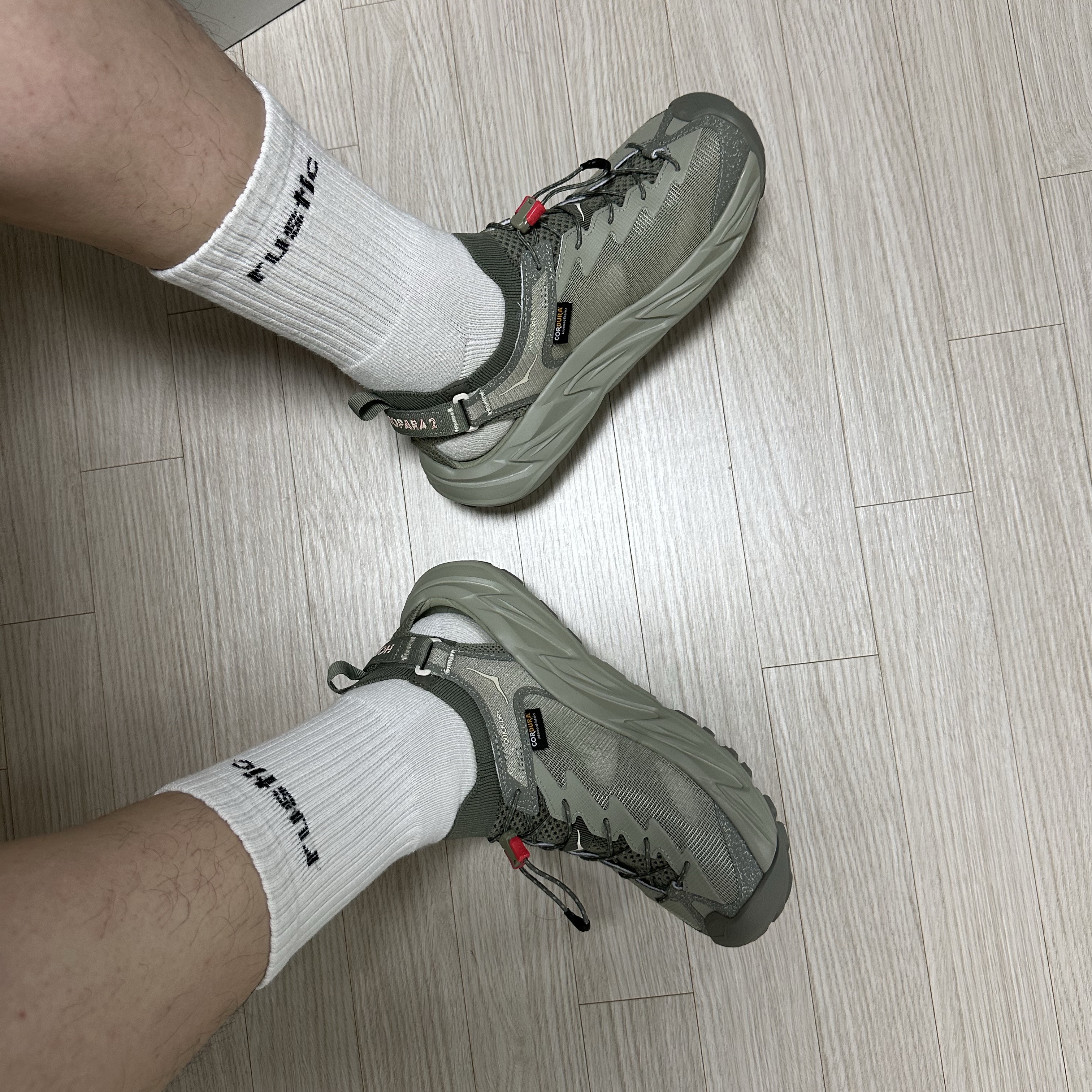 Hoka Hopara 2 Barley Oat Milk 착용 스타일