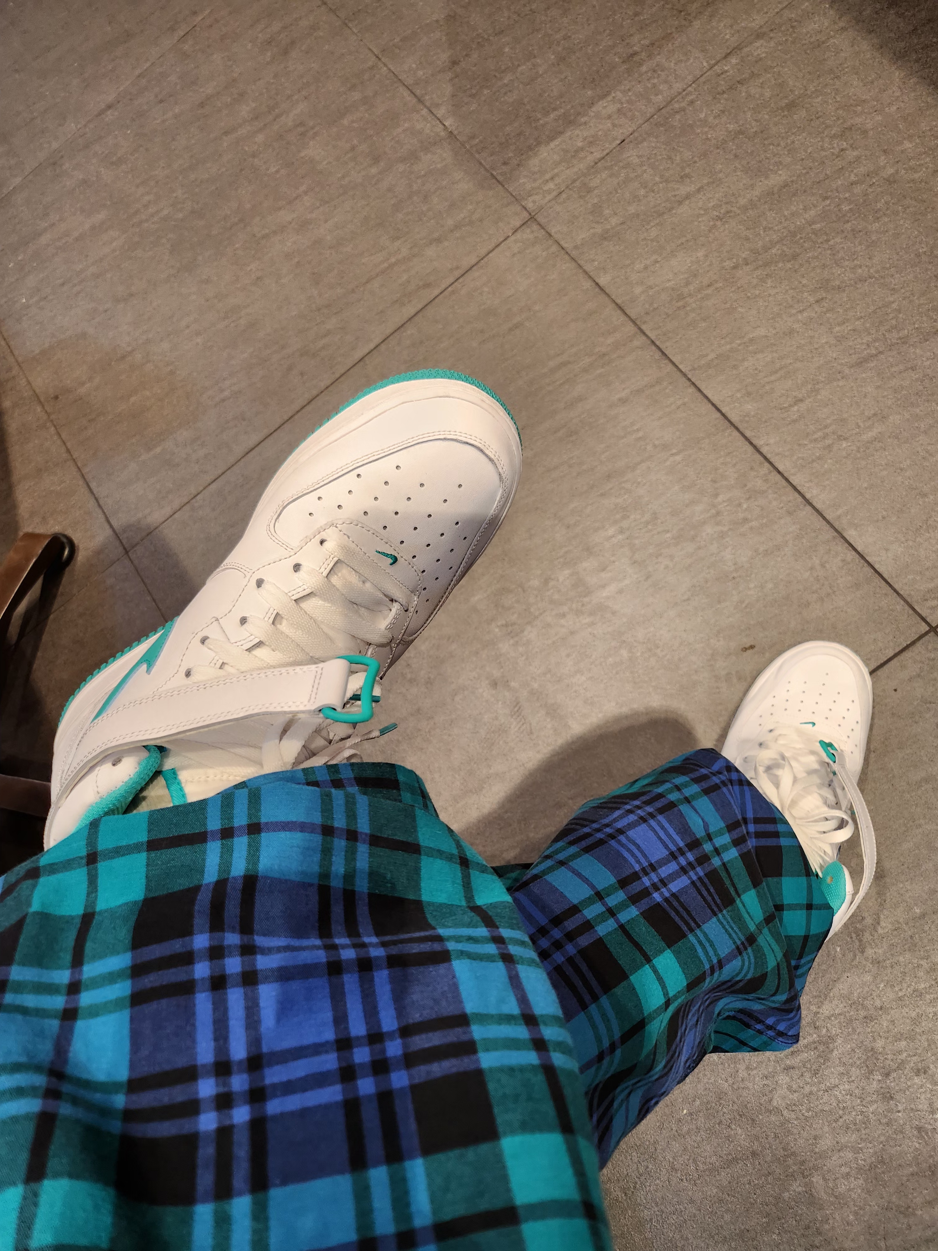 Nike Air Force 1 Mid '07 White Clear Jade 착용 스타일 - 3