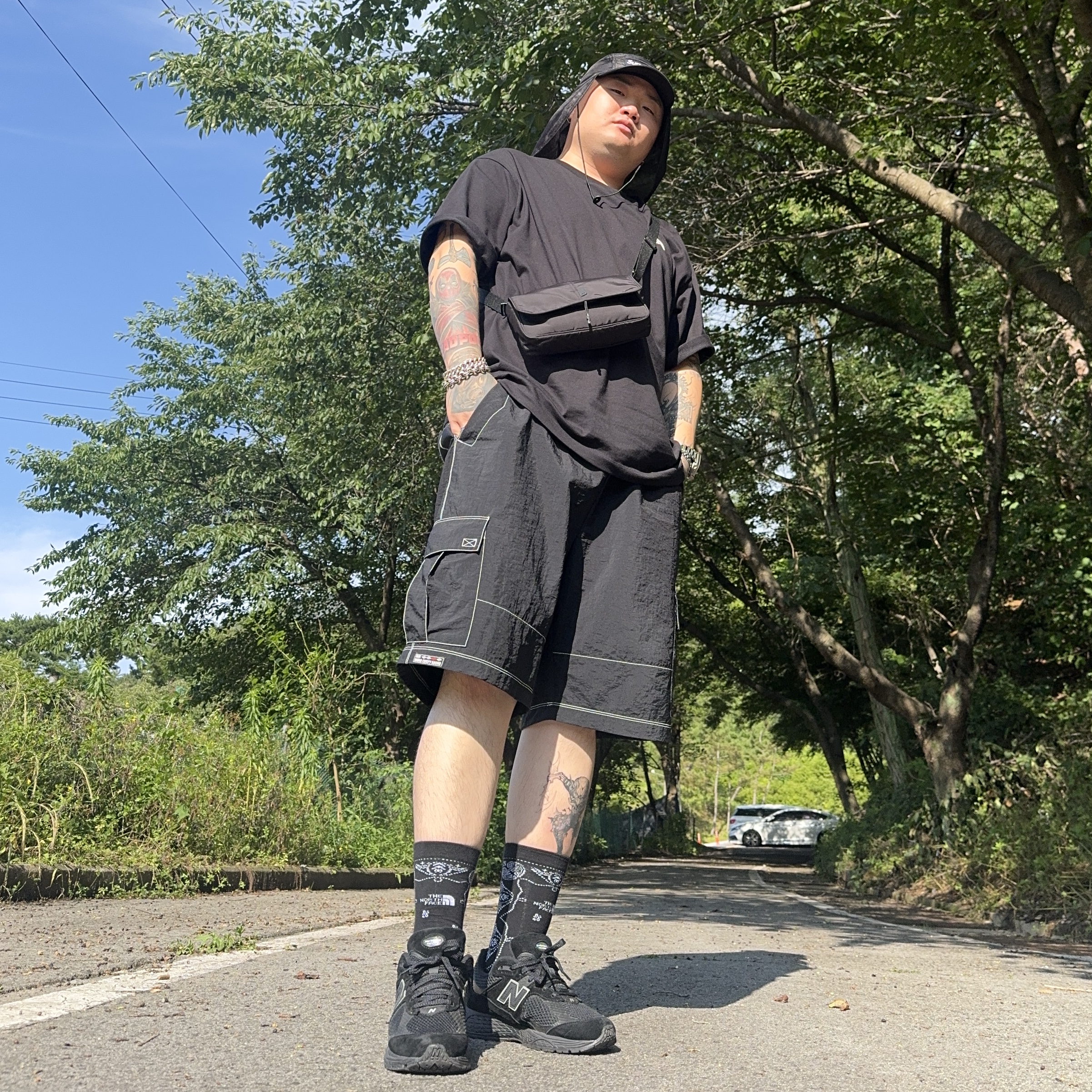 Supreme Mesh Sunshield Camp Cap Black - 24SS, The North Face Bandana S/S Round T-Shirt Black - 25SS 착용 스타일