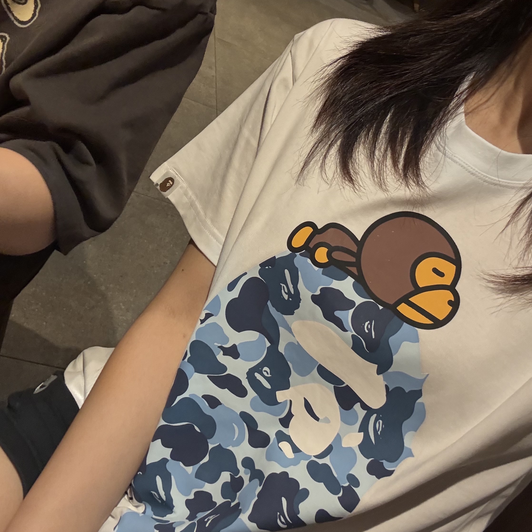 BAPE ABC Camo Milo on Big Ape T-Shirt White Blue 착용 스타일