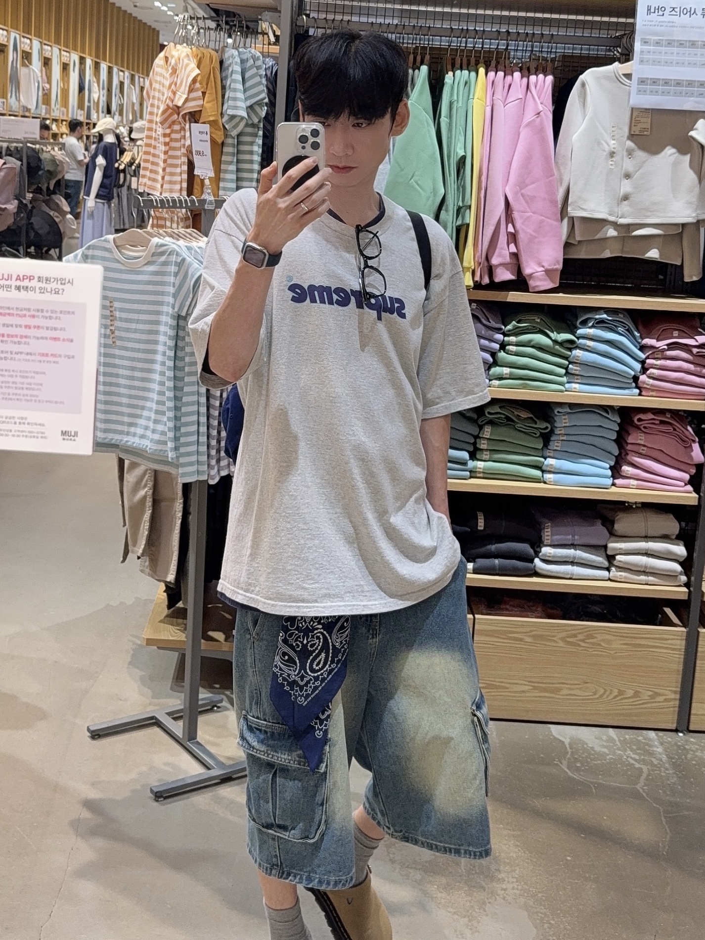 Dr. Martens Zebzag Suede Slingback Platform Mule Savannah Tan, Supreme Hav-A-Hank Bandanas Multicolor (Set of 3) - 24SS 착용 스타일 - 3