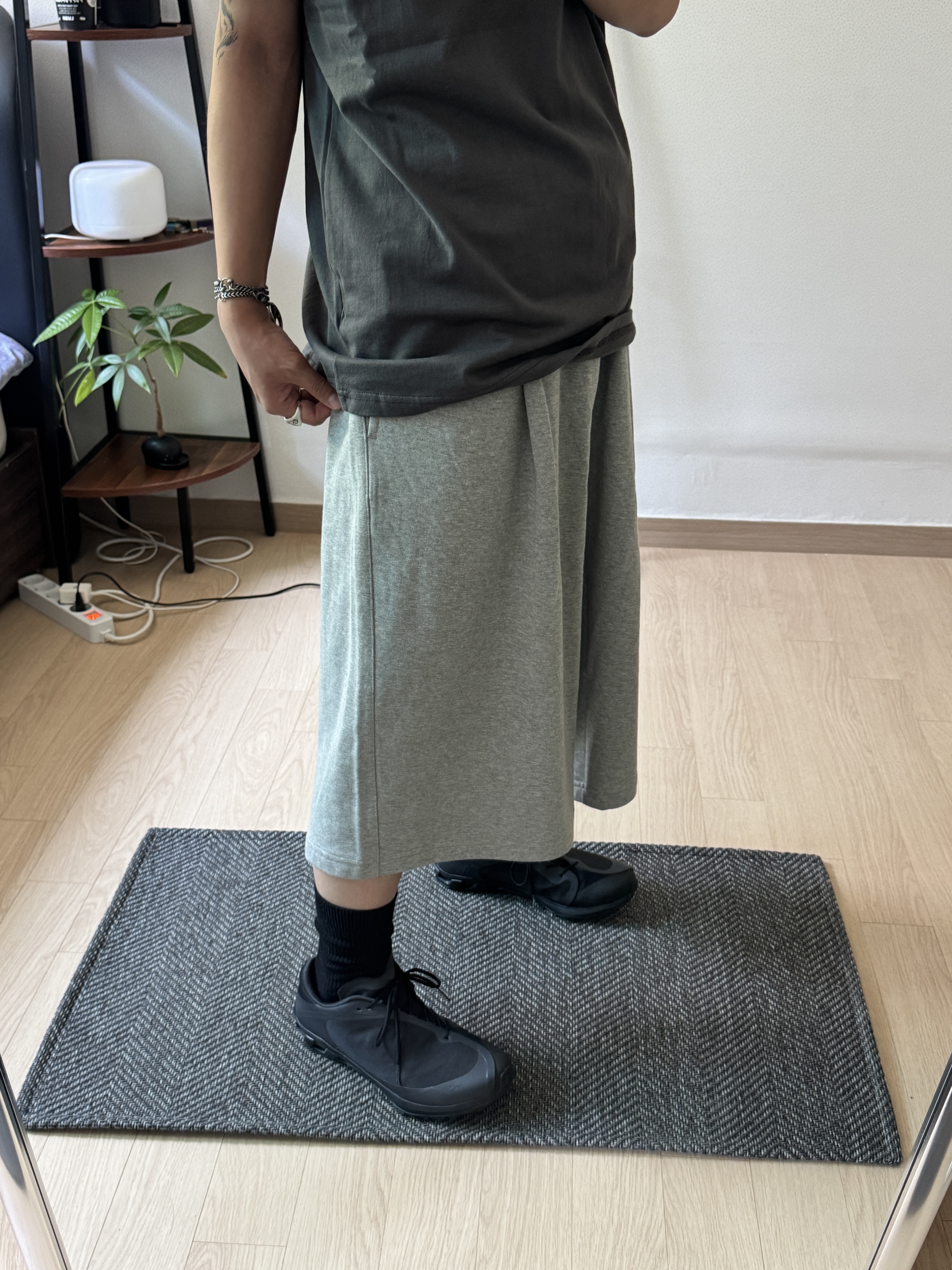 On Running x Post Archive Faction (Paf) Cloudventure Peak All Black 착용 스타일 - 2