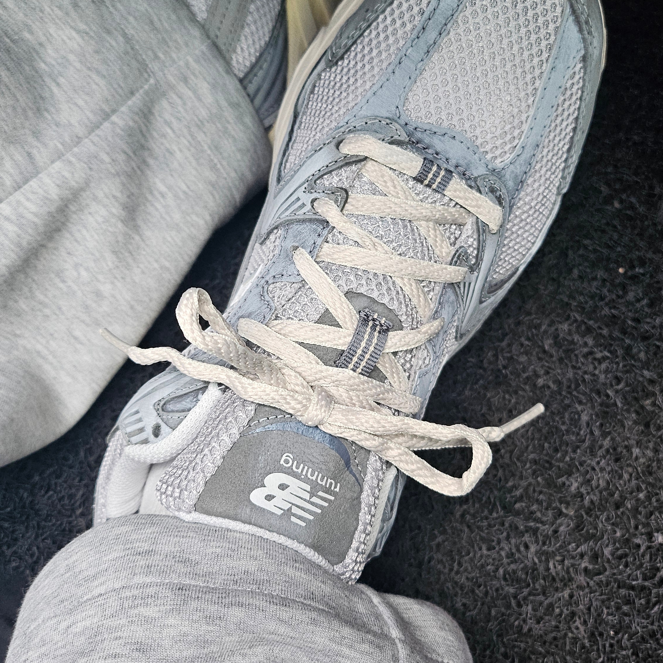 New Balance 530 Premium Vintage Grey Matter 착용 스타일