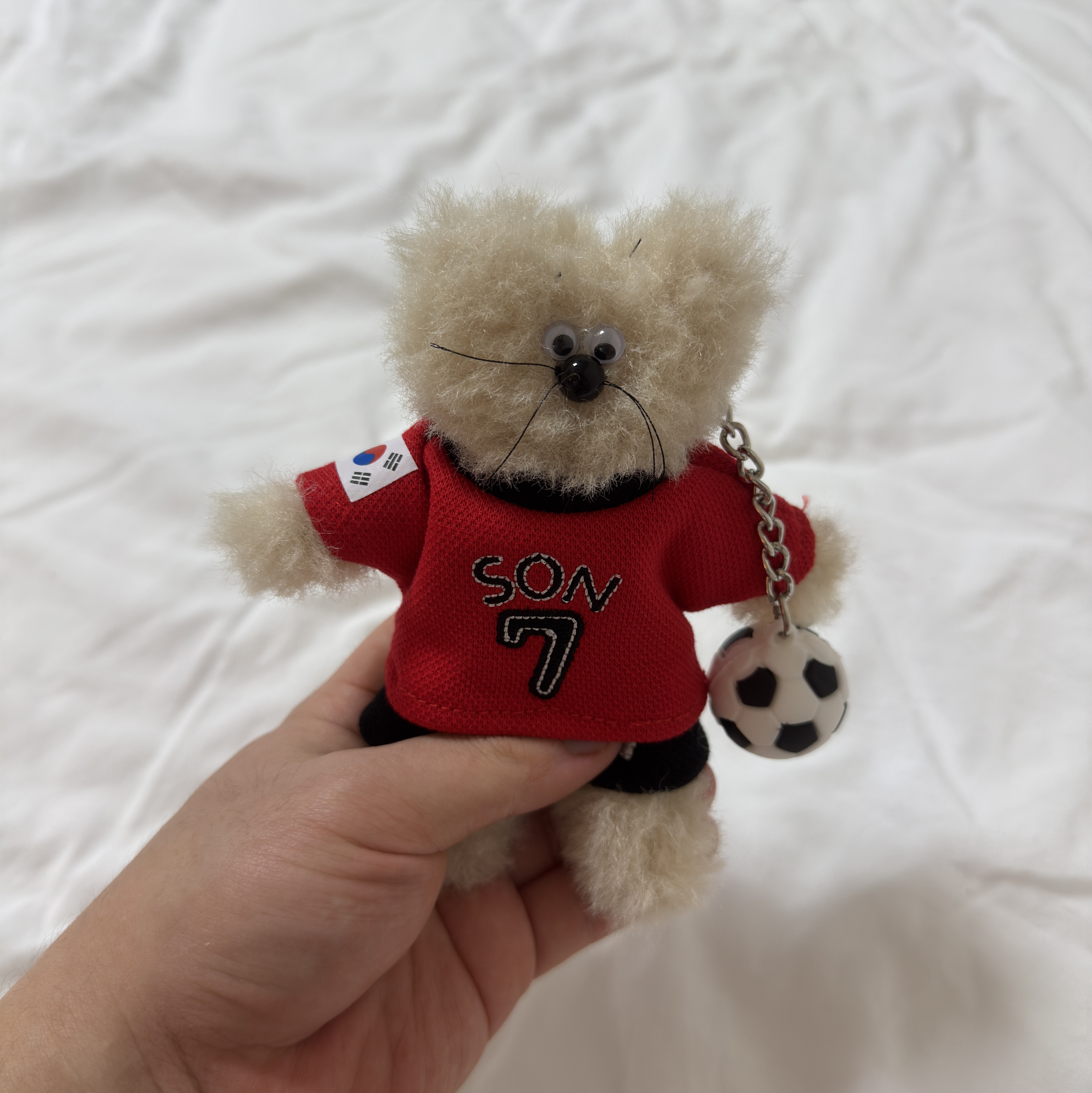 Monamhee x NOS7 Captain SON.hee Keyring Red 착용 스타일 - 1