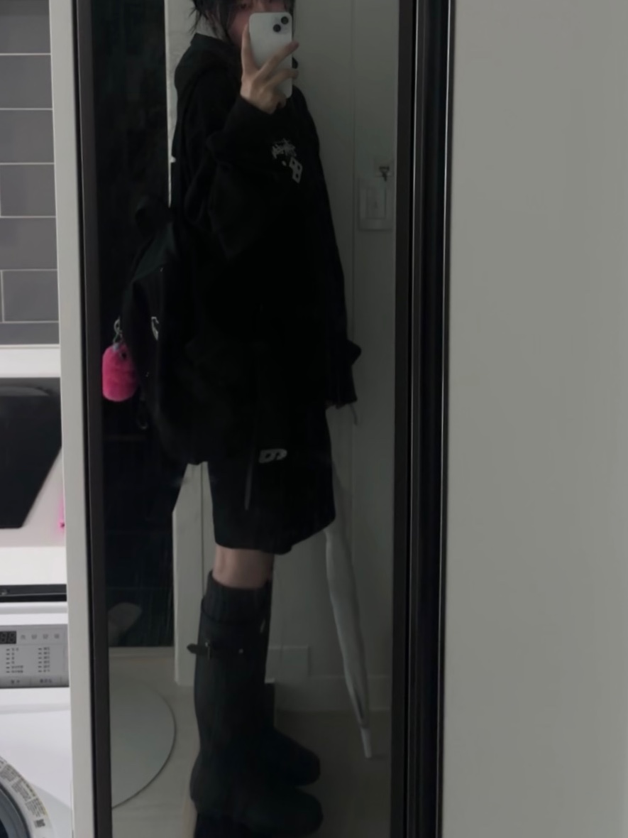 (W) Hunter Original Tall Rain Boots Black 착용 스타일 - 1
