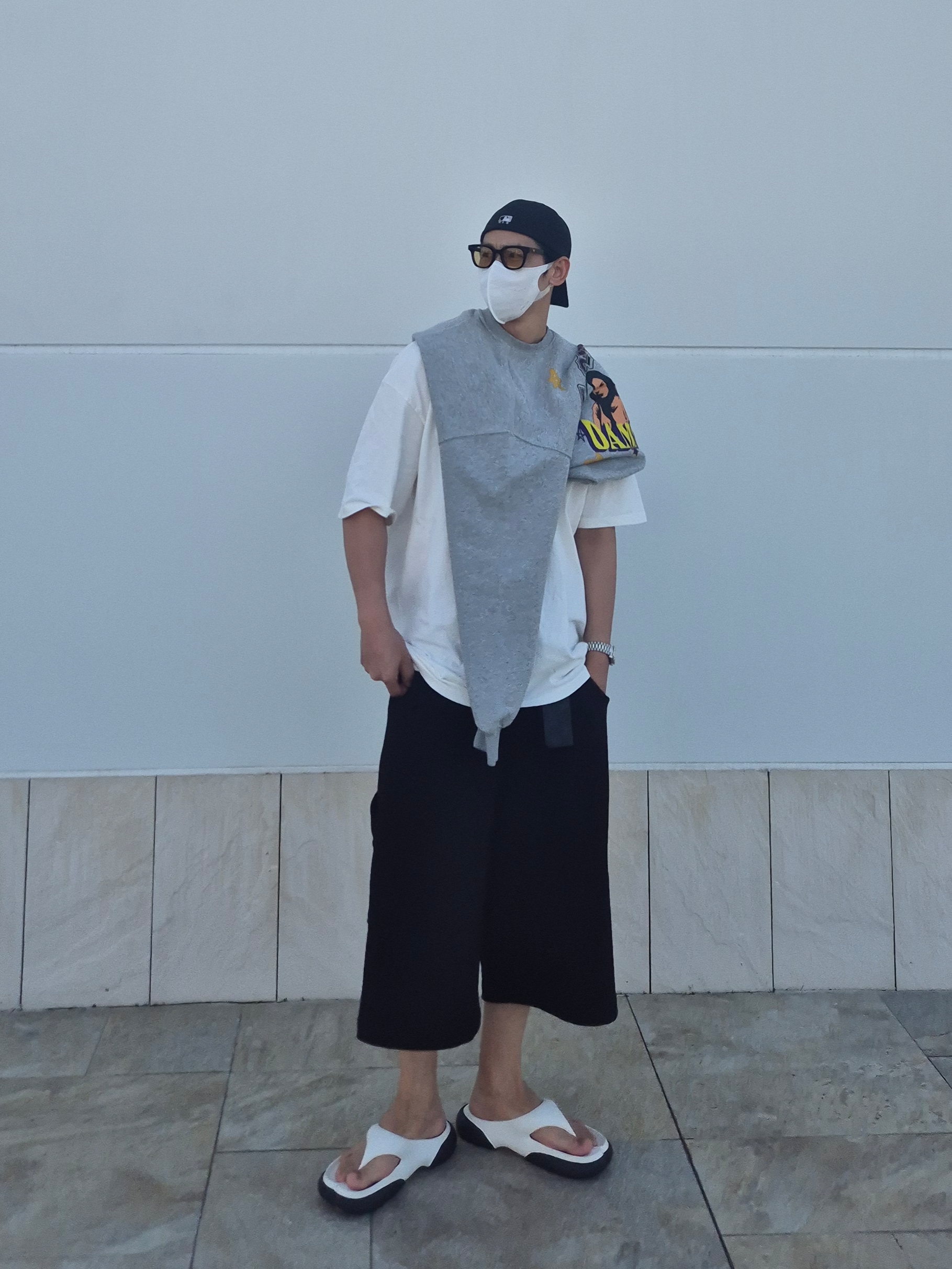 PAES Flipflop 02 Combi, MJD x Koin Seoul Two Tuck Re-Nylon Wide Carpenter Bermuda Pants Black 착용 스타일 - 2