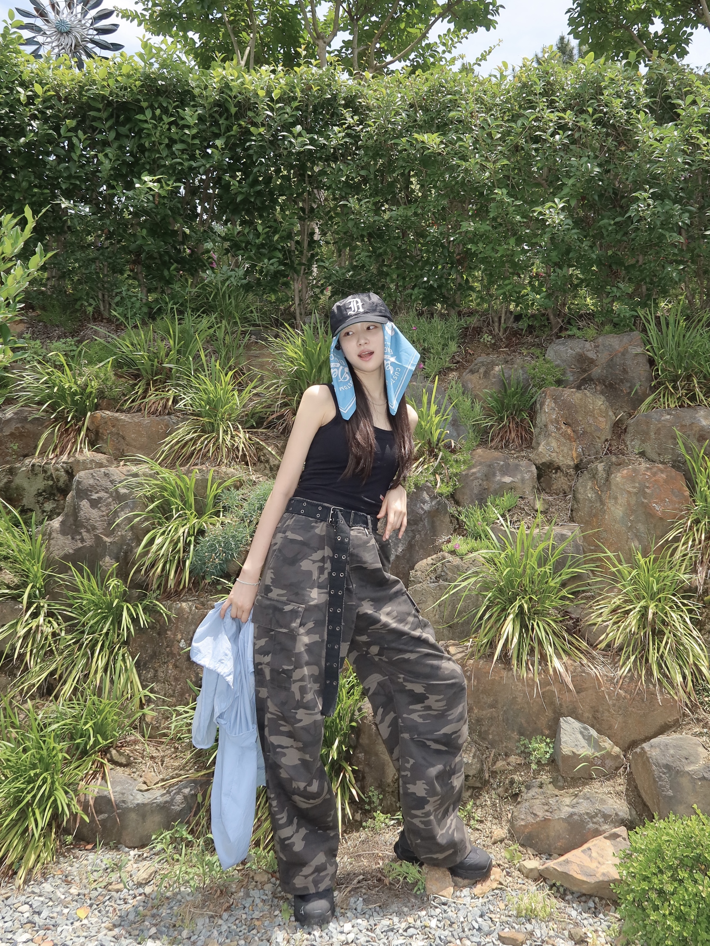 Deus Ex Machina Benzin Bandana Sky Blue, Roa Hiking Katharina Black 착용 스타일
