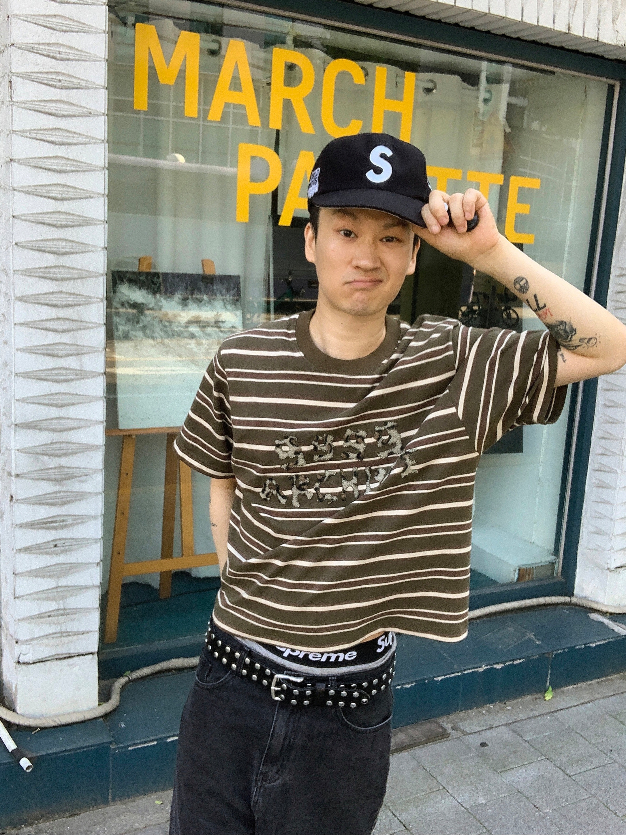 Supreme World Famous S Logo 6-Panel Black, Stussy 8 Ball Studded Belt Black 착용 스타일