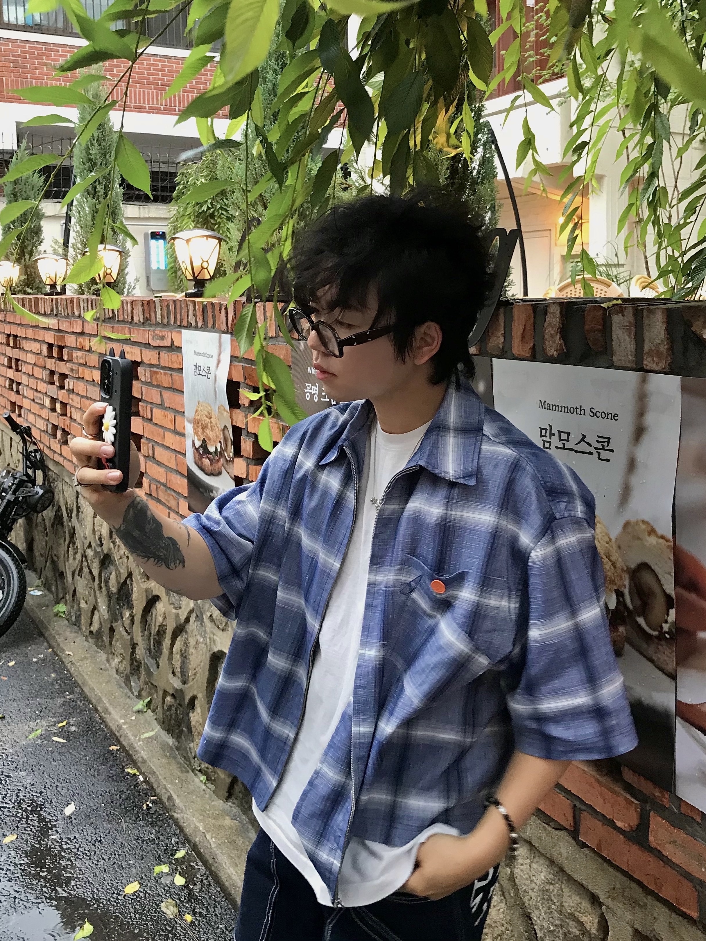 Gentle Monster x Maison Margiela MM114 Black Clear, Flavorism Carpenter Bermuda Denim Pants Indigo 착용 스타일 - 2