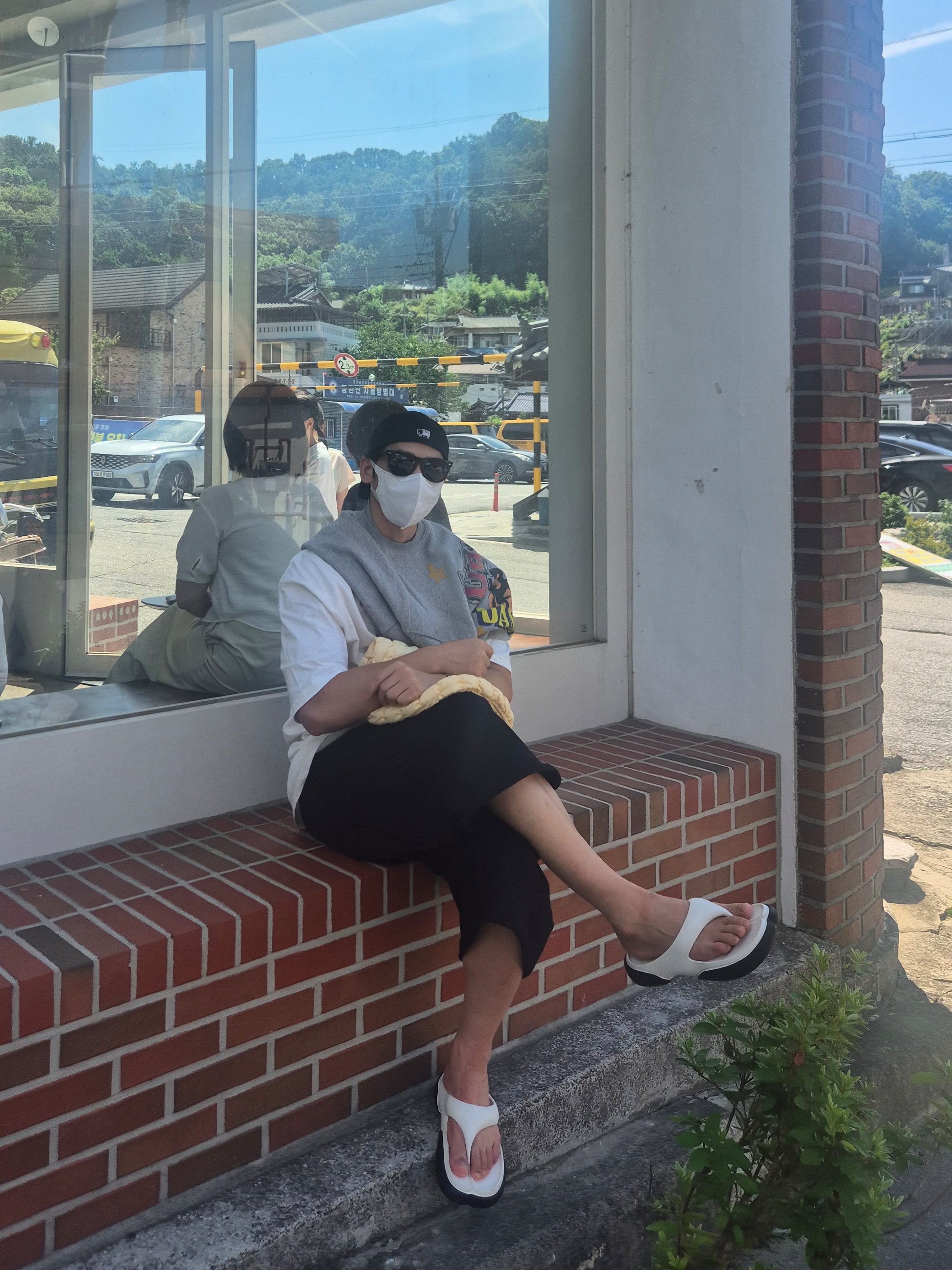 MJD Wide Carpenter Bermuda Shorts Black, PAES Flipflop 02 Combi 착용 스타일